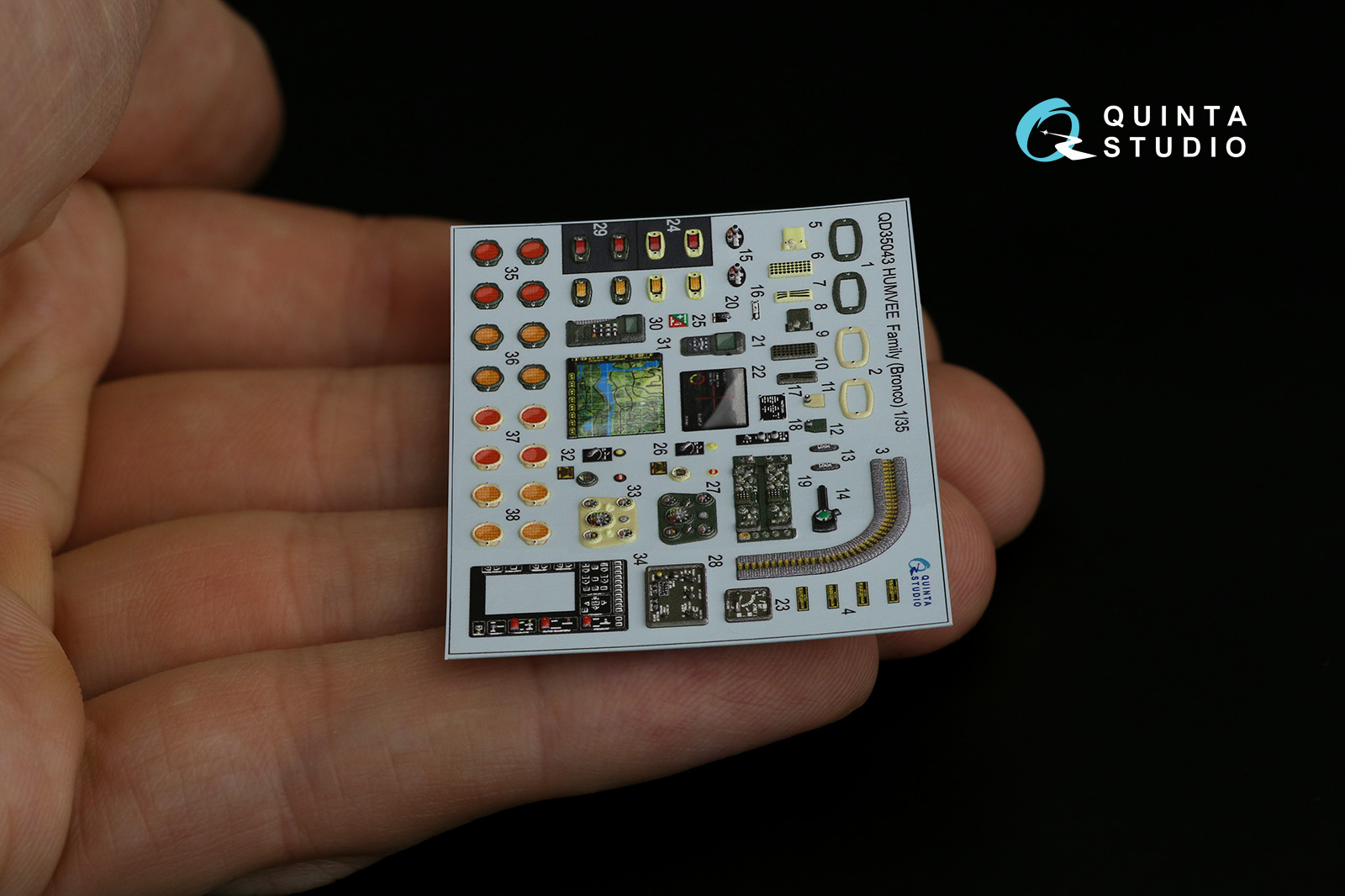 QD35043 3D Декаль интерьера кабины для семейства HUMVEE (Bronco)