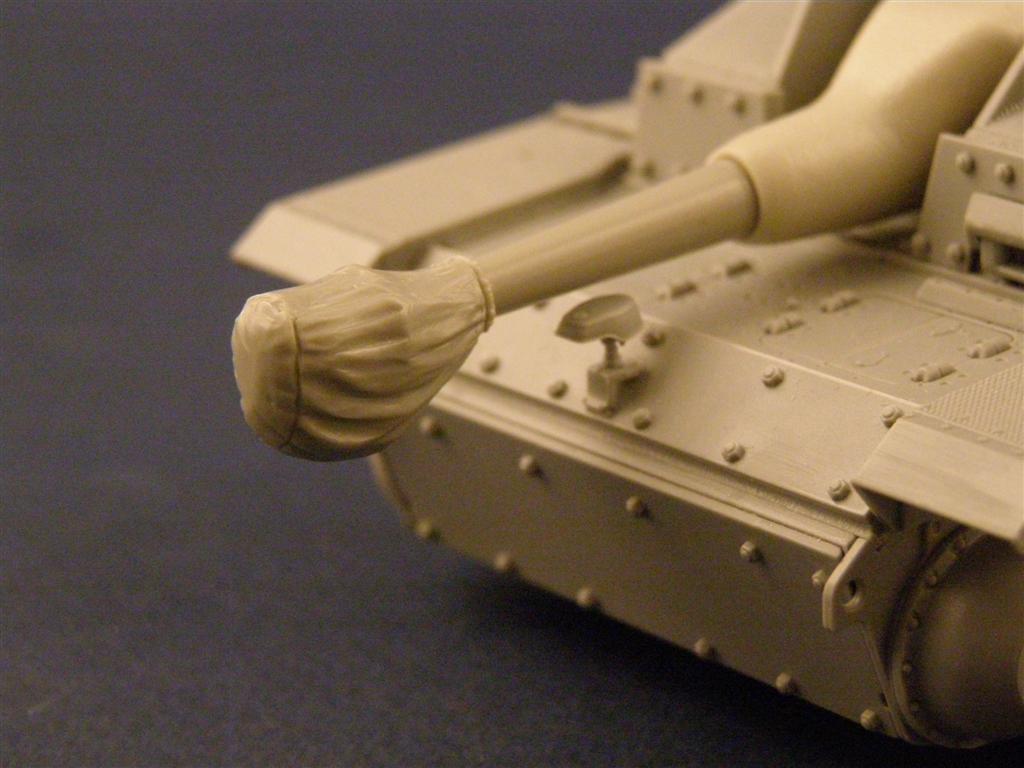 RE35-038 Ствол с брезентовым чехлом Barrel with Canvas Cover for StuH III (early model) RE35-038 Ствол с брезентовым чехлом Barrel with Canvas Cover for StuH III (early model)