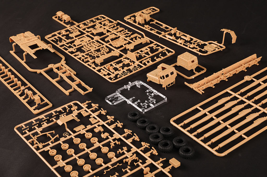82940HB Сборная модель РСЗО Russian 9A52-2 Smerch-M multiple rocket launcher of RSZ Hobby Boss