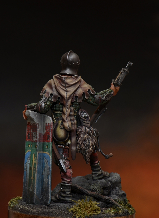 CHM-54115. Европейский арбалетчик, 1440-55 гг. 54 мм. Материал - смола. Chronos Miniatures