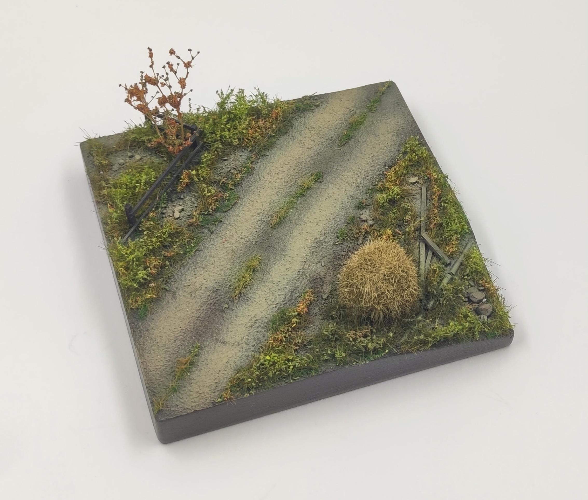 HE-72089 Подставка деревушка Размер 15*15см