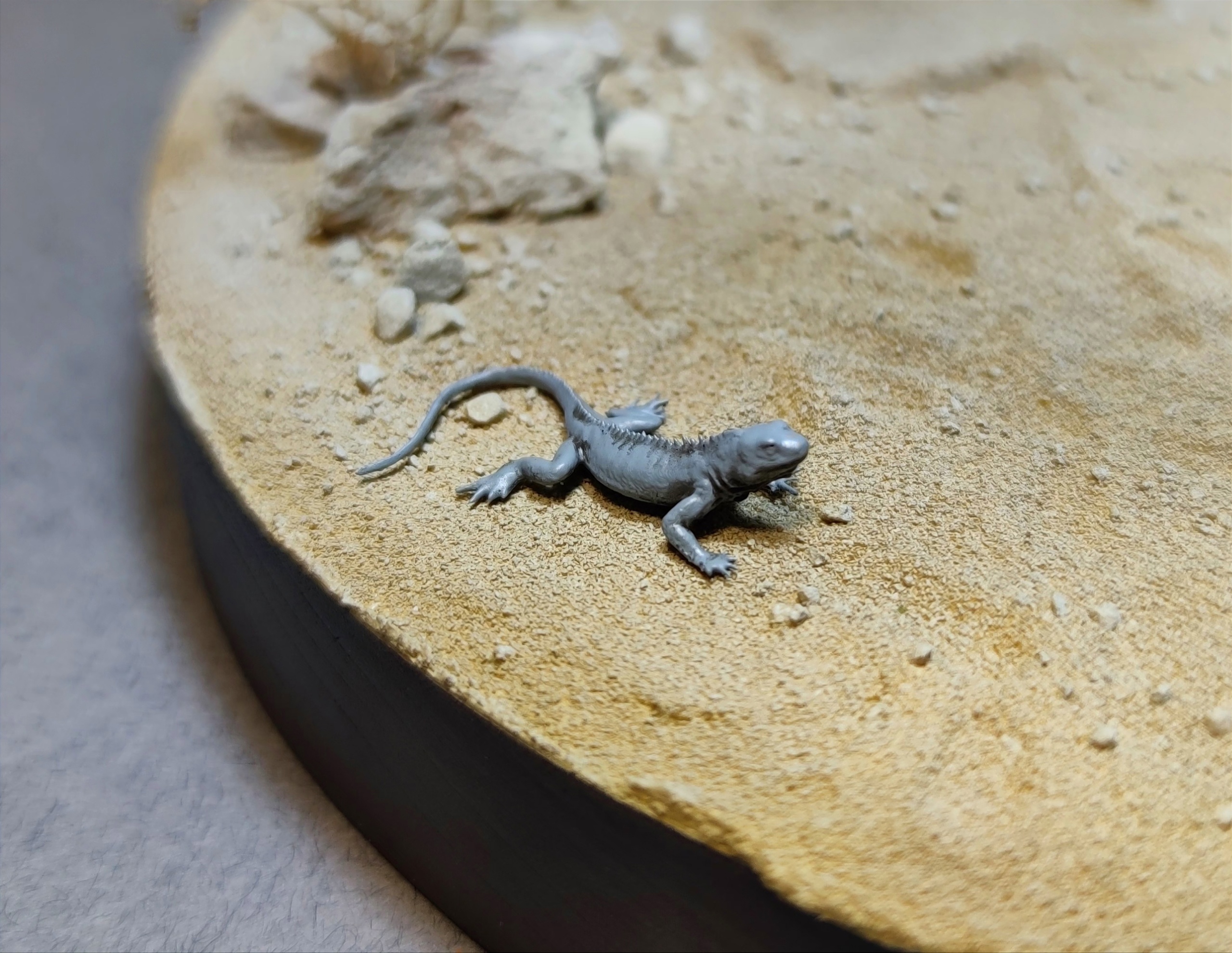 AM35553 Подставка авторская на дереве Ку35