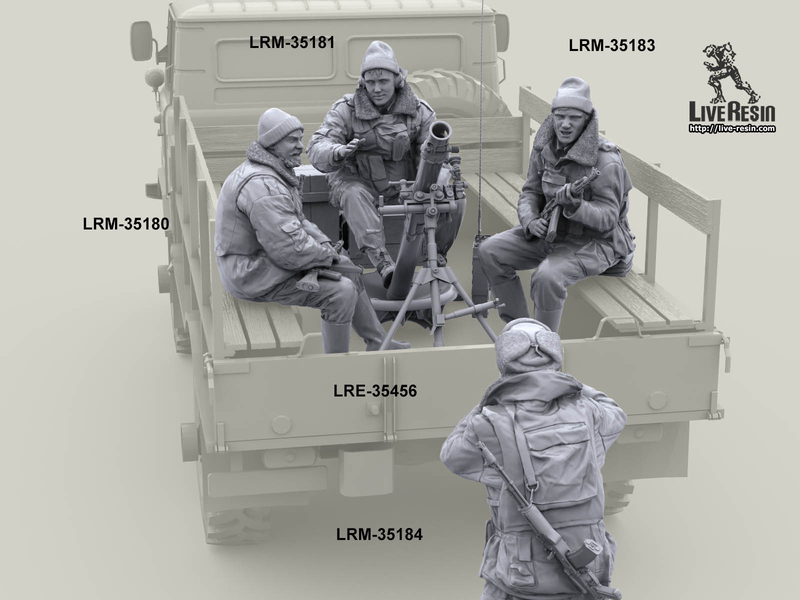 LRM35180 Военнослужащие ВВ, расчет 82 мм миномета и радист в кузове грузовика, позируют фотографу - 1 Live Resin