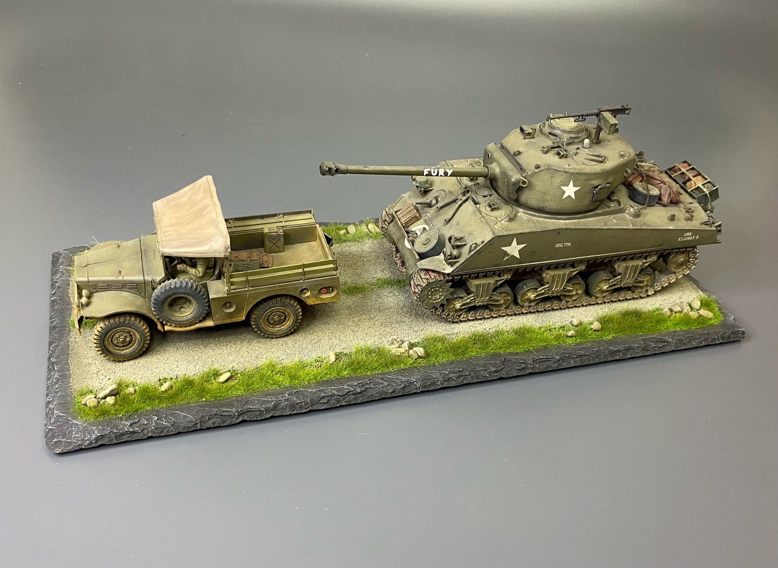HM01041 В колонне (15*35см, масштаб 1/35)