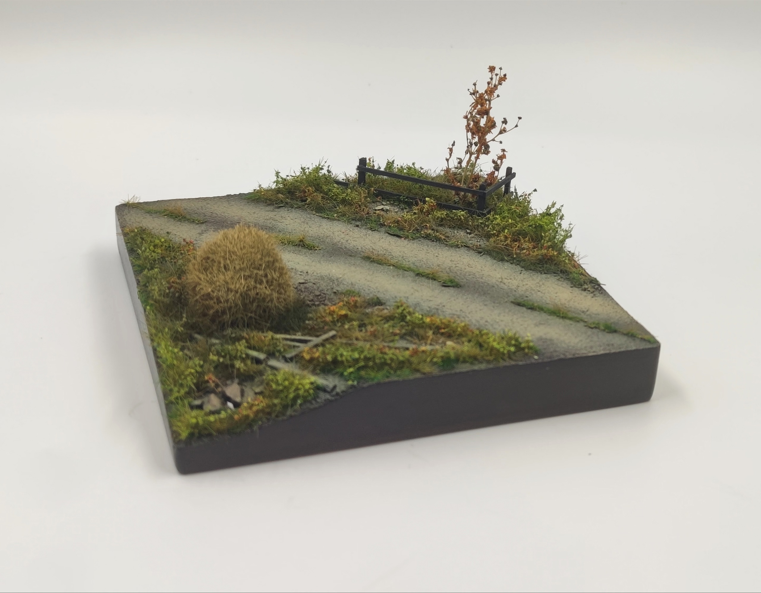 HE-72089 Подставка деревушка Размер 15*15см