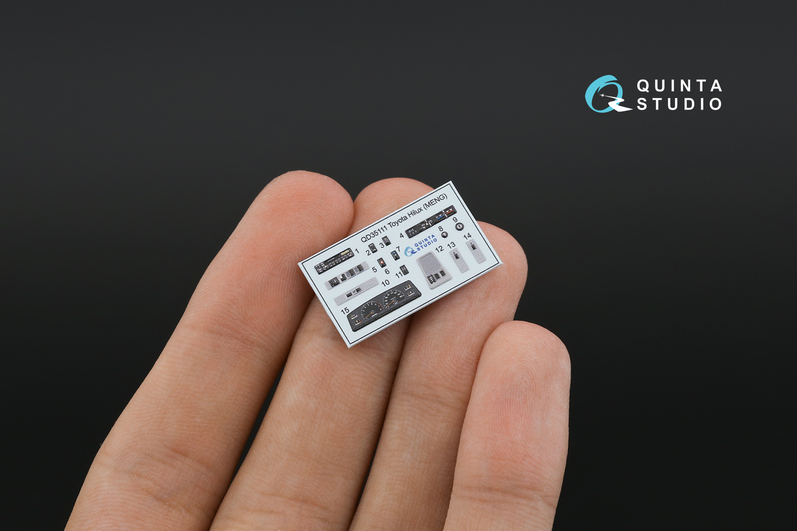 QD35111 3D Декаль интерьера кабины Toyota Hilux (MENG)