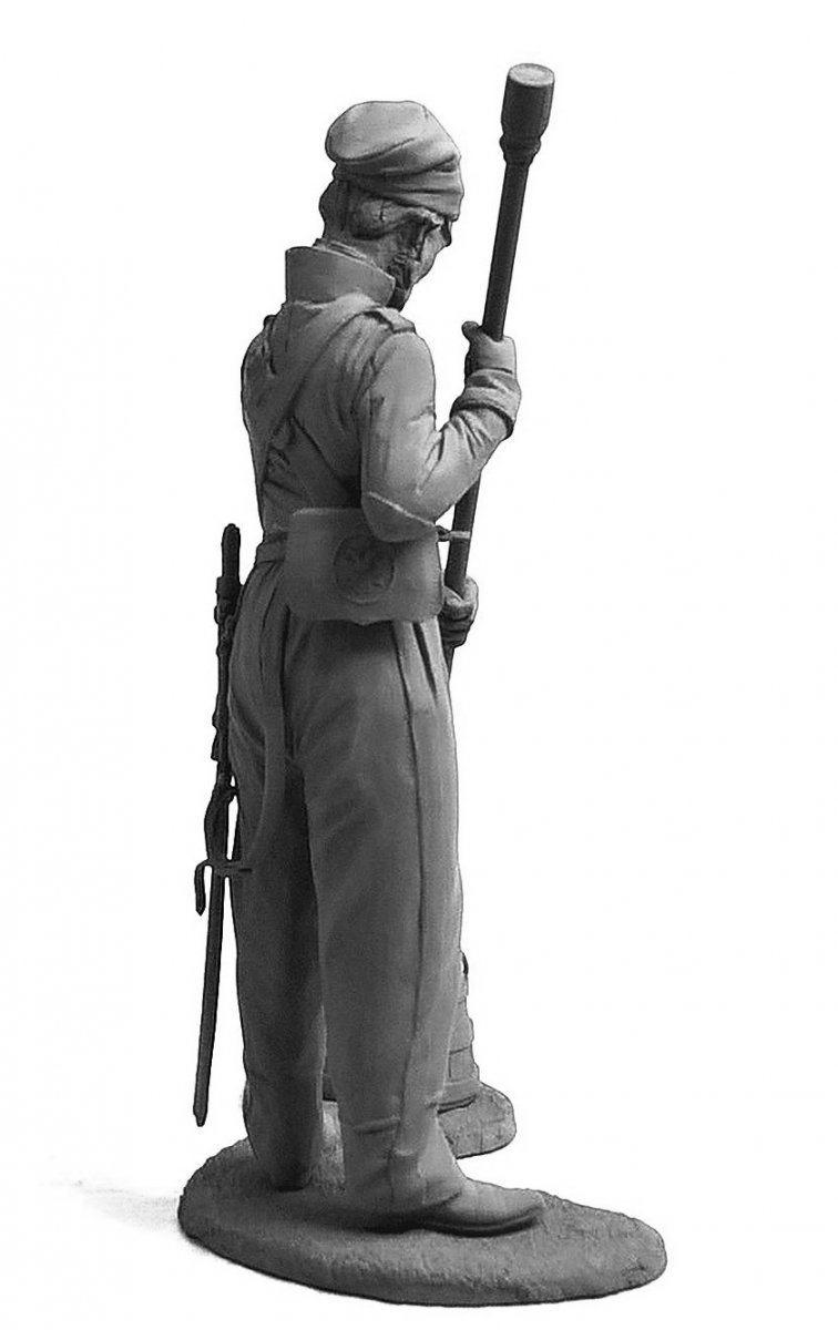 CHM-54333. Канонир (№1) орудийного расчета 6-фунтовой пушки конно-артиллерийских рот Донского казачьего войска, Россия 1809-16 гг. 54 мм. Материал - смола. Chronos Miniatures