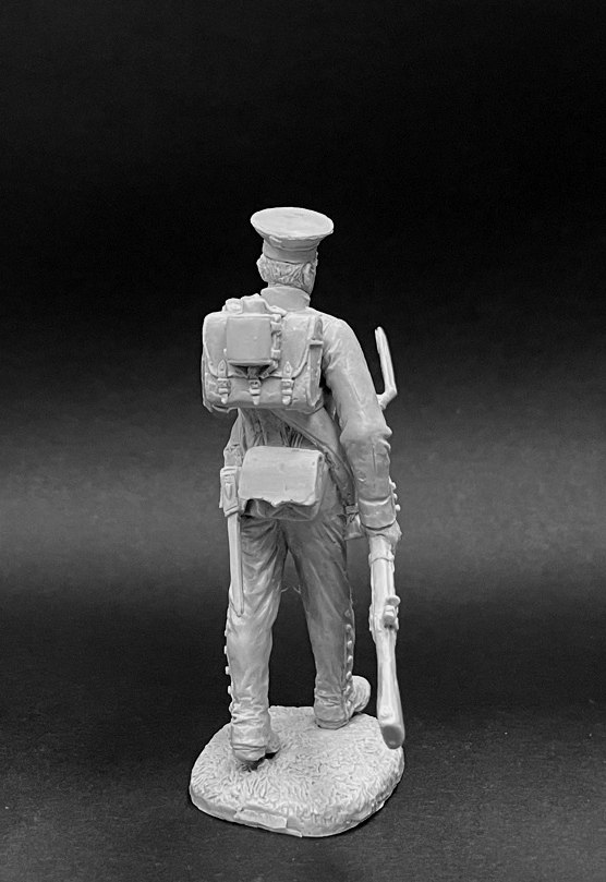 CHM-54273(M). Рядовой мушкетерских (или егерских) полков на марше, Россия 1812-14 гг. (2 варианта голов, 2 варианта рук, 2 варианта патронных сумок, 2 варианта штыковых ножен).  54 мм. Материал - белый металл. Chronos Miniatures