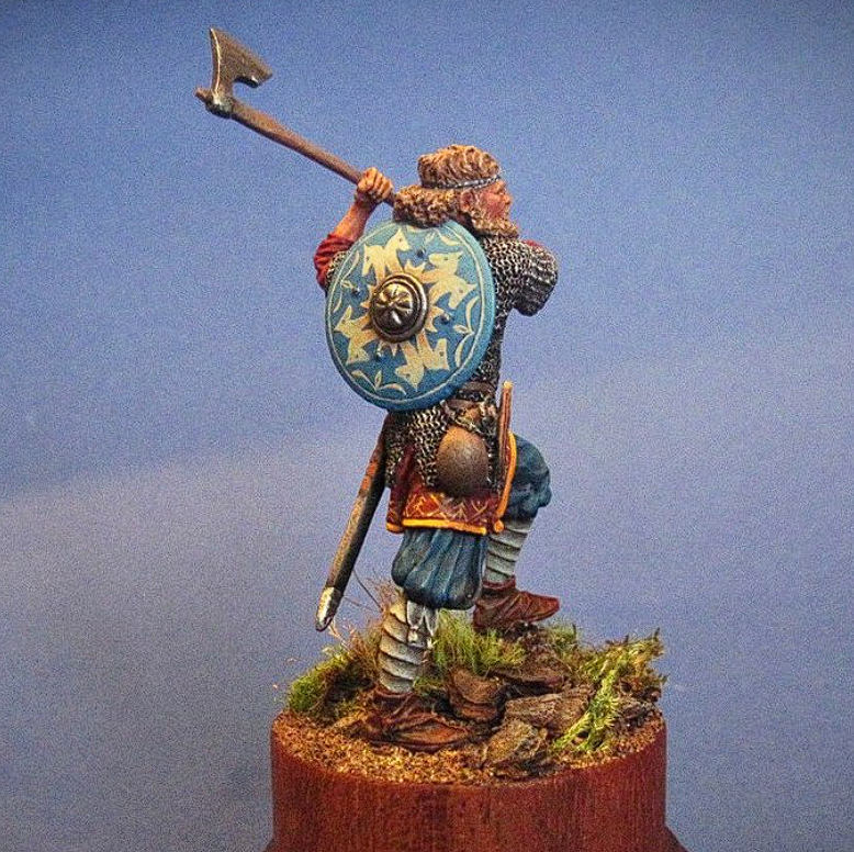 CHM-54060. Русский воин с топором, 13-14 века. 54 mm.  Материал - смола. Chronos Miniatures