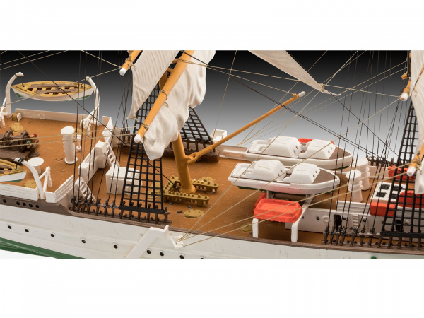 05695 Трёхмачтовый барк «Горх Фок II» (60-летие) Revell