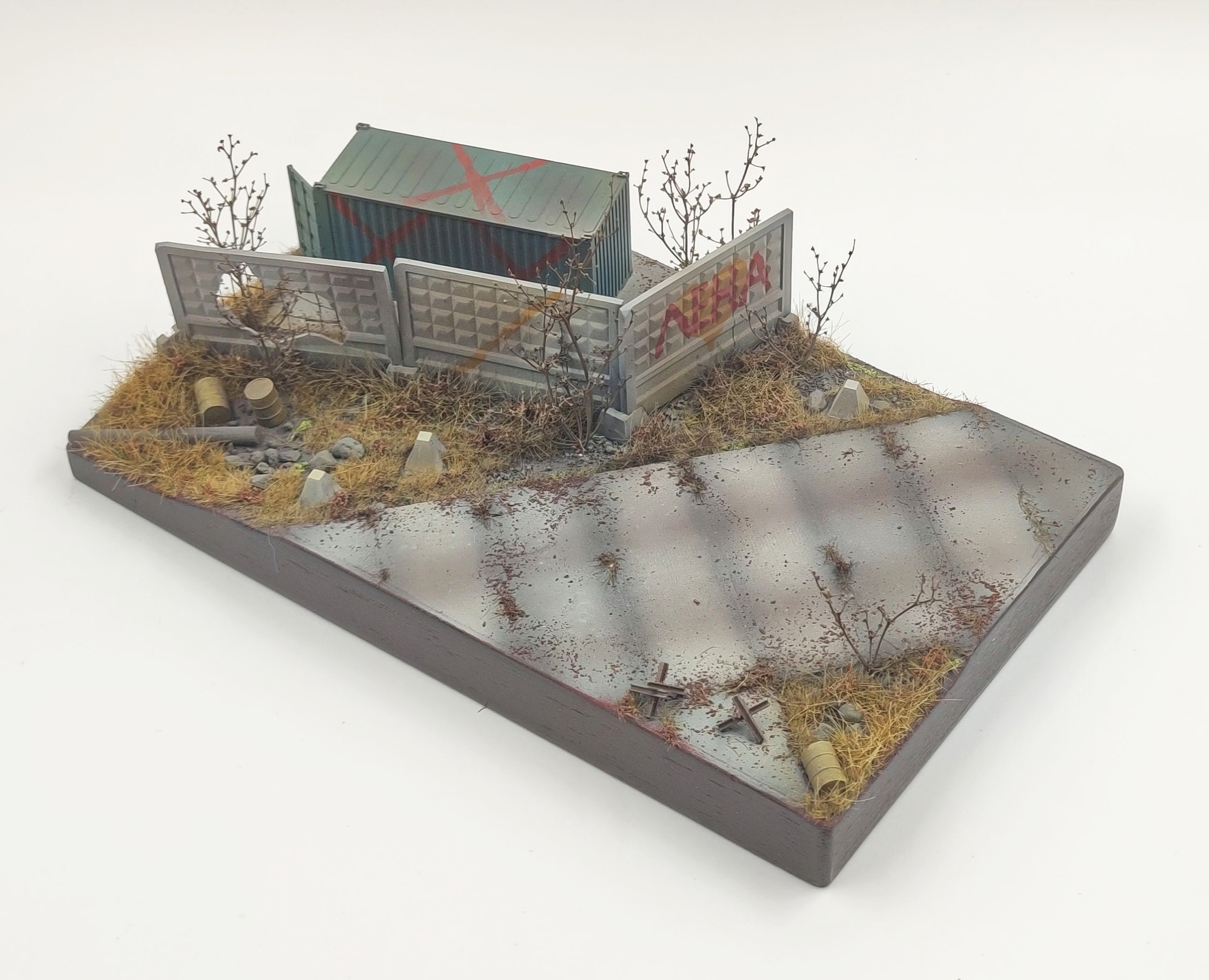 HE-72160 Подставка брошенная часть  (Аксессуары не окрашенные в комплекте) Размер 25*15*6