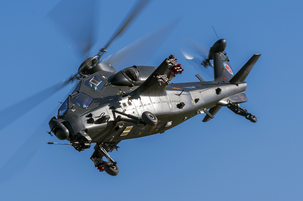 05820P Сборная модель Китайский ударный вертолёт Chinese Z-10 Attack Helicopter Trumpeter