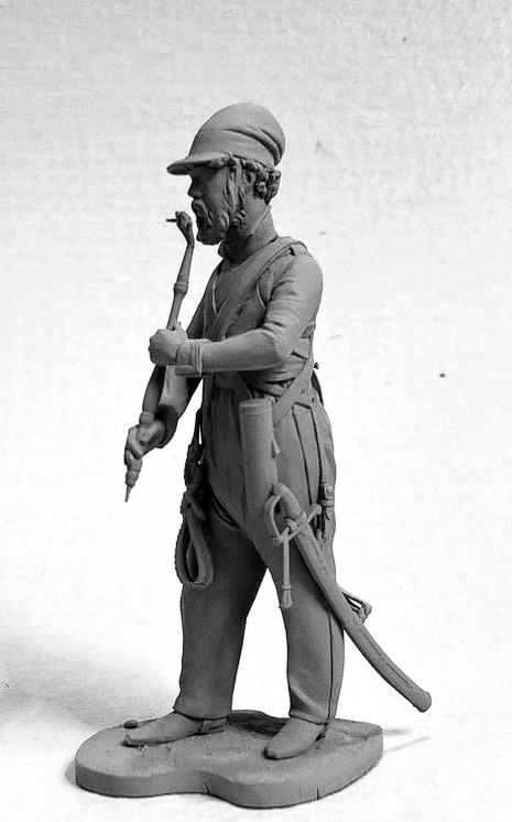 CHM-54373. Бомбардир (№3) орудийного расчета 6-фунтовой пушки конно-артиллерийских рот Донского казачьего войска, Россия 1809-16 гг. 54 мм. Материал - смола. Chronos Miniatures