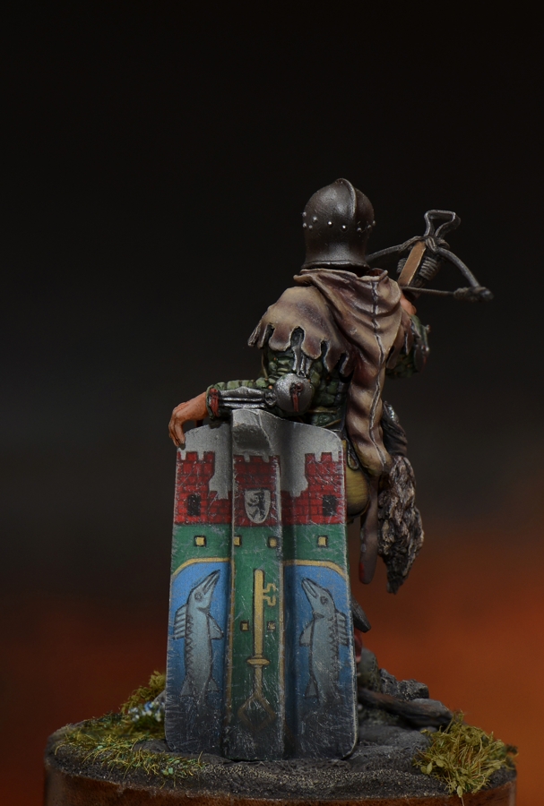 CHM-54115. Европейский арбалетчик, 1440-55 гг. 54 мм. Материал - смола. Chronos Miniatures