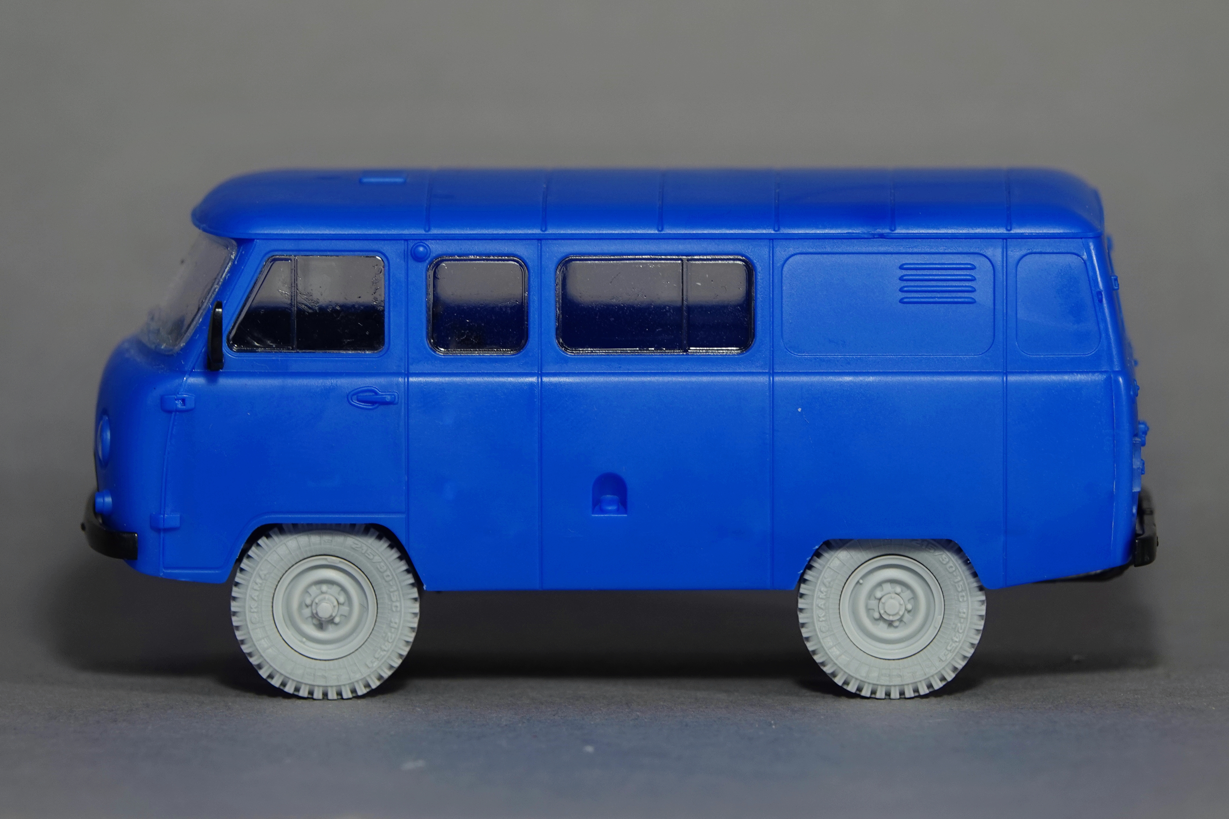 AMB43001 Набор колес под нагрузкой (4+1) Я-245-1 quot;КАМАquot; для моделей УАЗ-3909 (Звезда)