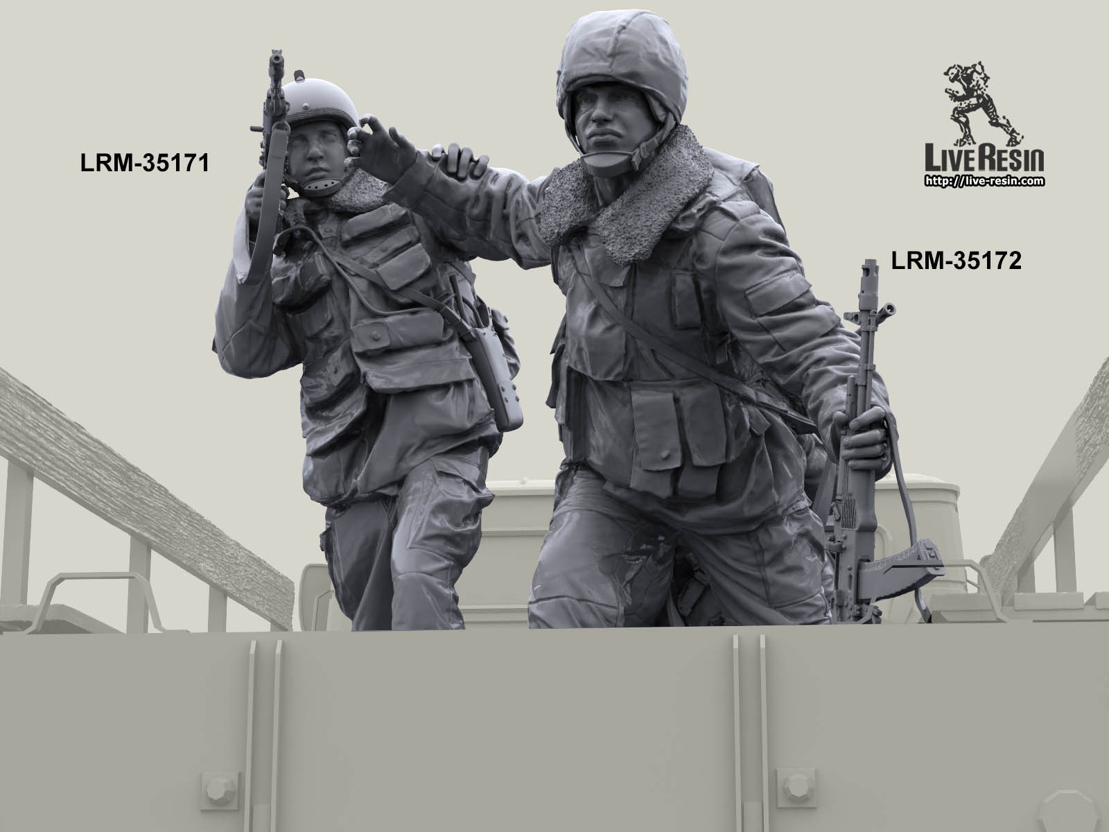 LRM35171 Военнослужащий ВВ, помогает раненному укрыться Live Resin