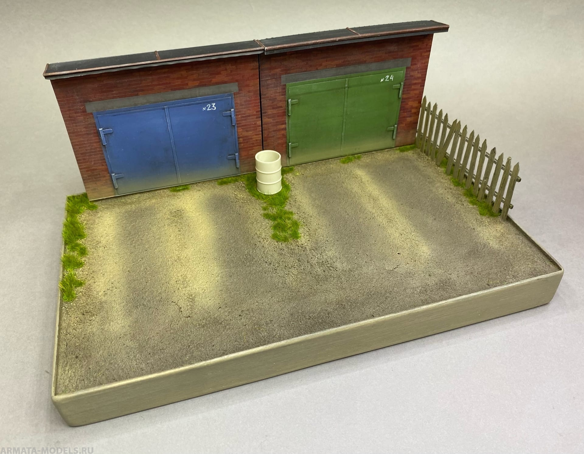 HM01021 Подставка авторская «Гаражный кооператив», размер 26*15см. Смоляная пустая бочка в комплекте с подставкой