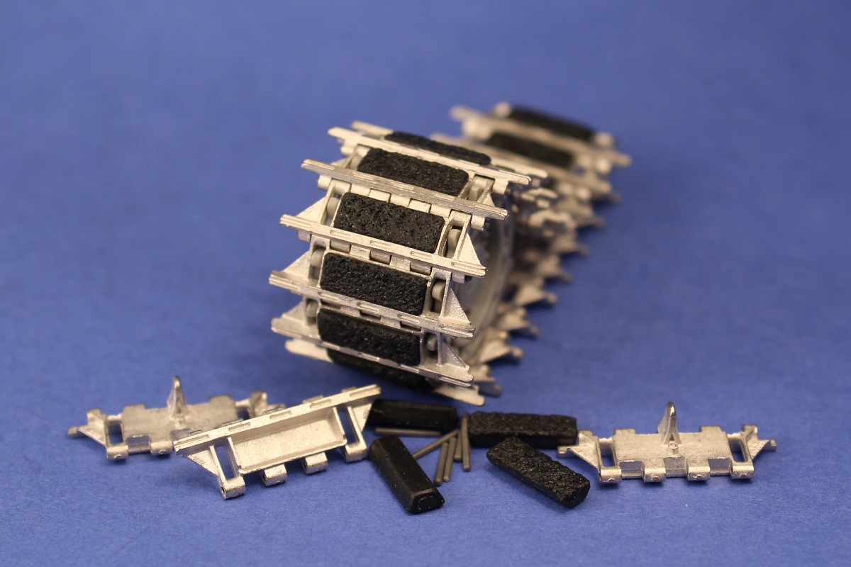 MTL-35080 Tracks for Chiftain, worn out/destructed