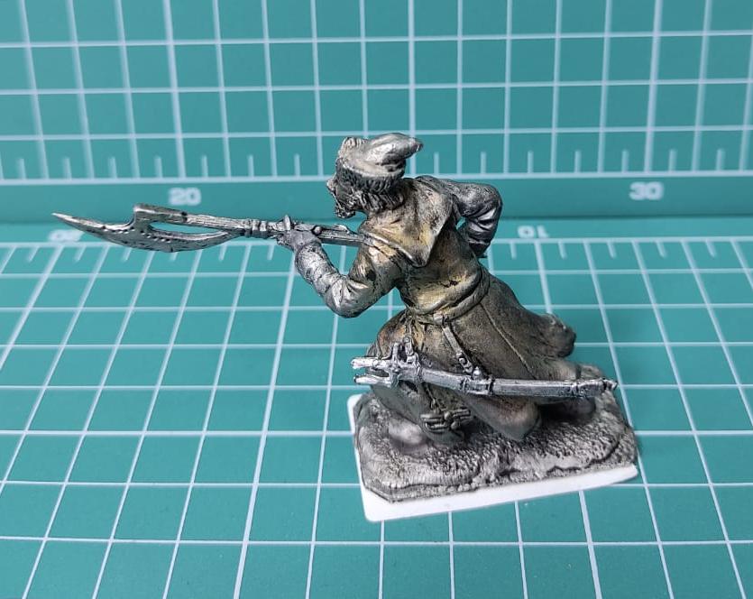 4166ТБ ВИМ, пеший стрелец, идущий с бердышом на перевес, 54 мм Три Богатыря 4166ТБ ВИМ, пеший стрелец, идущий с бердышом на перевес, 54 мм Три Богатыря