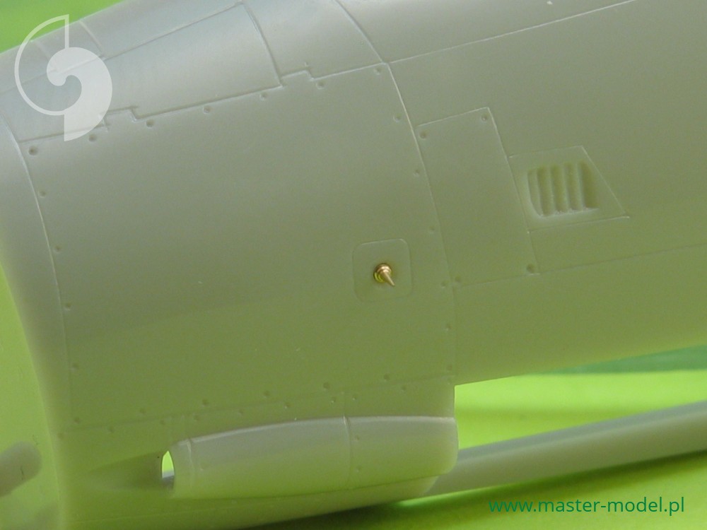 AM-72-007 Носовой обтекатель и датчик угла атаки для самолета F-14A AM-72-007 Носовой обтекатель и датчик угла атаки для самолета F-14A