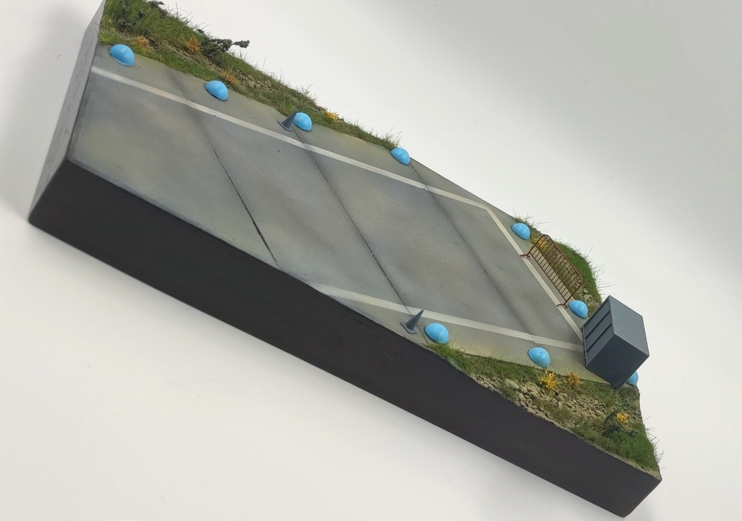 HE-020 Подставка парковка  для Мишки