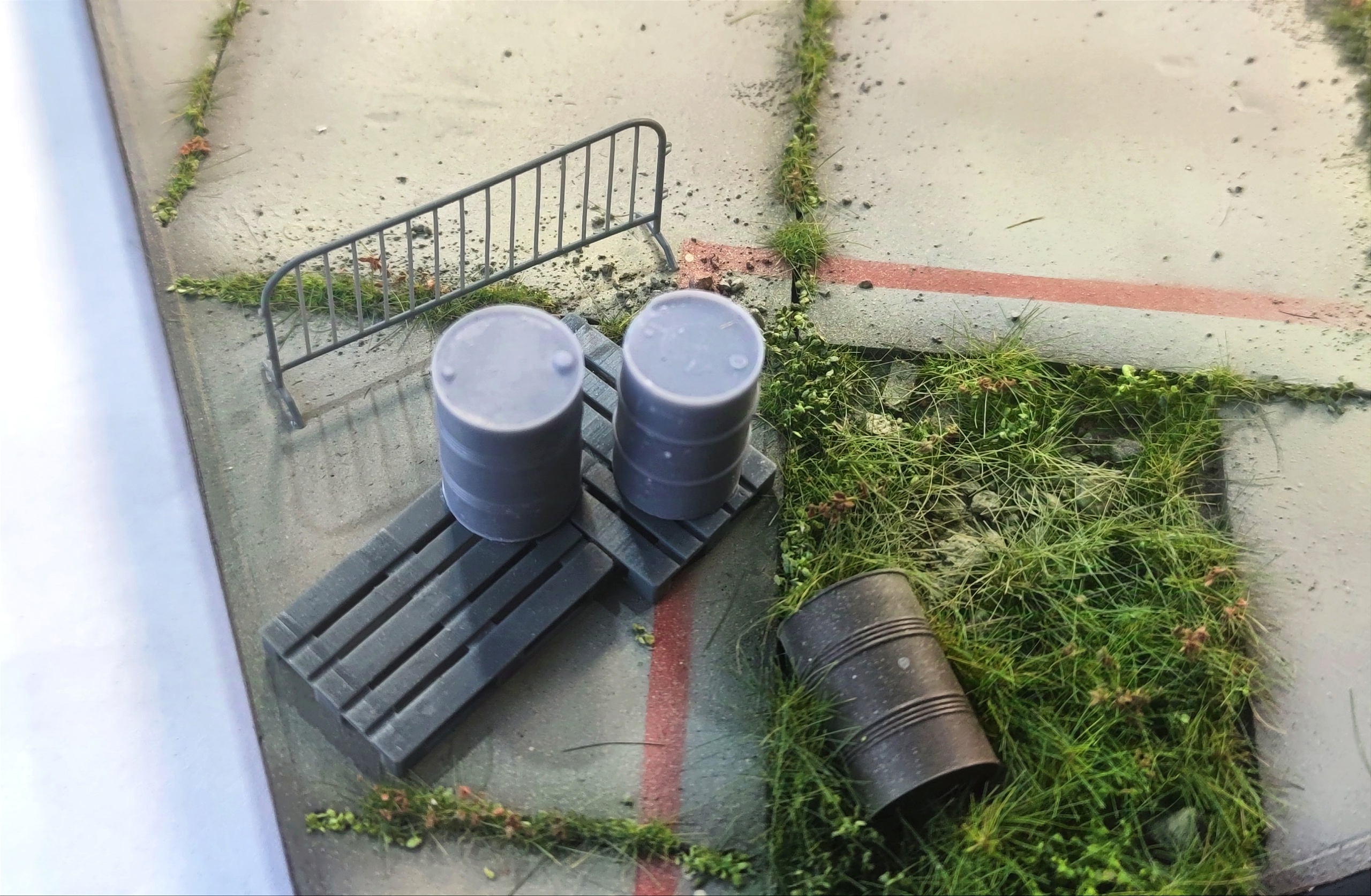 HE-35099 Подставка где то на полигоне (Аксессуары в комплекте, не окрашенные) Размер 30*25