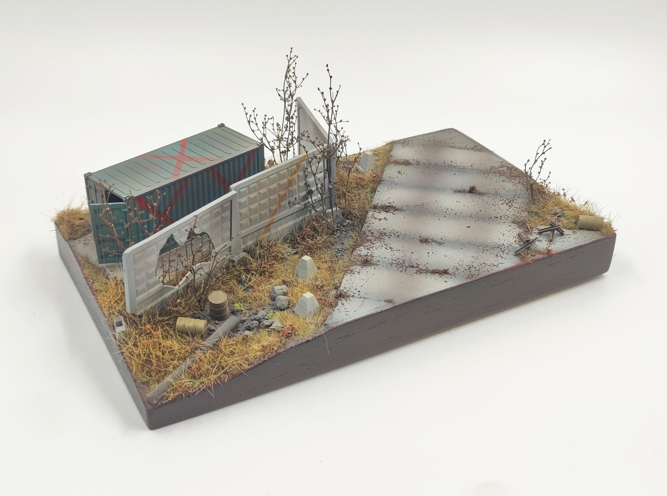 HE-72160 Подставка брошенная часть  (Аксессуары не окрашенные в комплекте) Размер 25*15*6