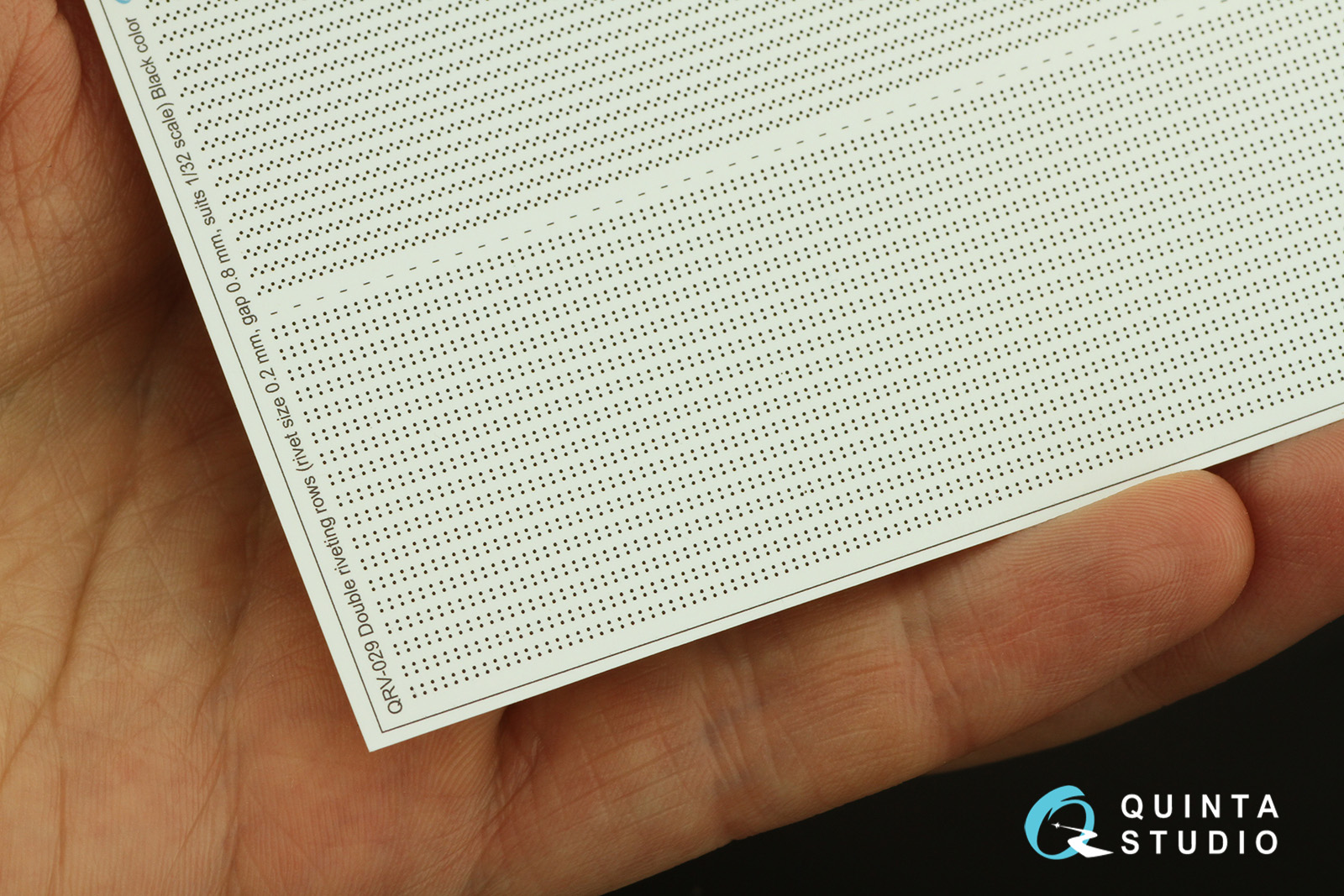 QRV-029 Сдвоенные клепочные ряды (размер клепки 0.20 mm, интервал 0.8 mm), черные, длина 5,8 m