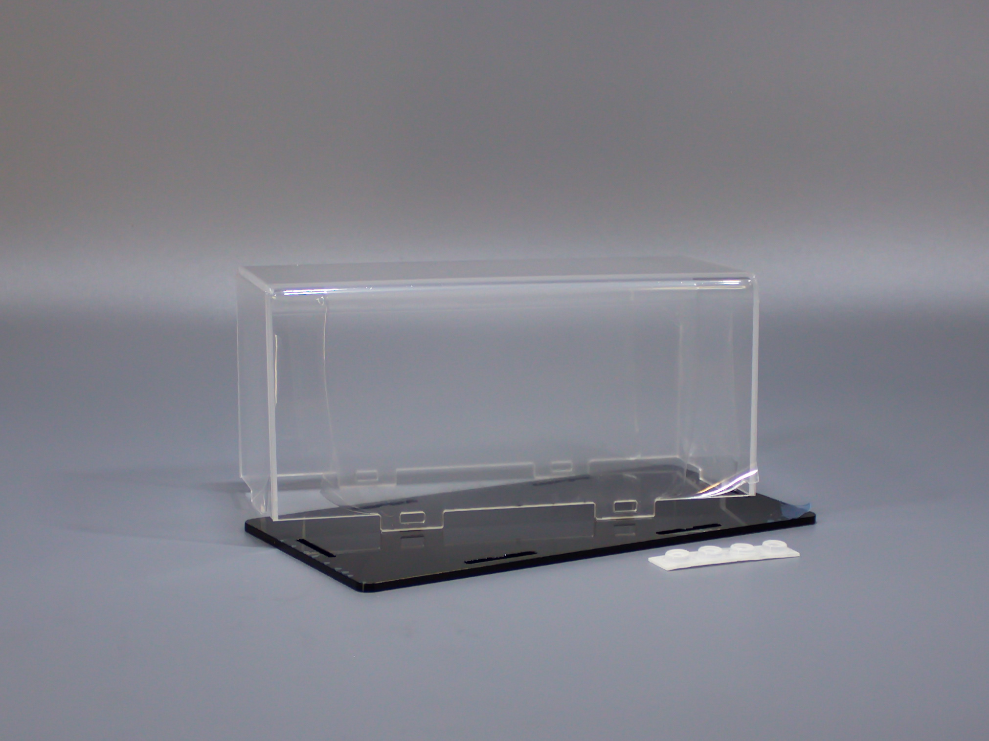 LCB002BL Бокс акриловый для танков 1/72 175х80х80, основание черный глянец LCB002BL Бокс акриловый для танков 1/72 175х80х80, основание черный глянец