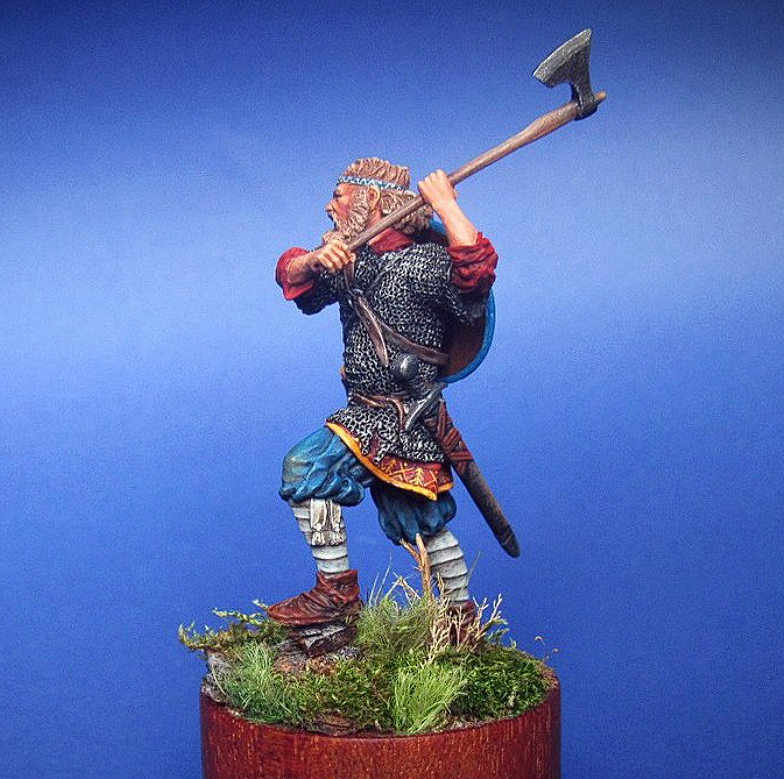 CHM-54060. Русский воин с топором, 13-14 века. 54 mm.  Материал - смола. Chronos Miniatures