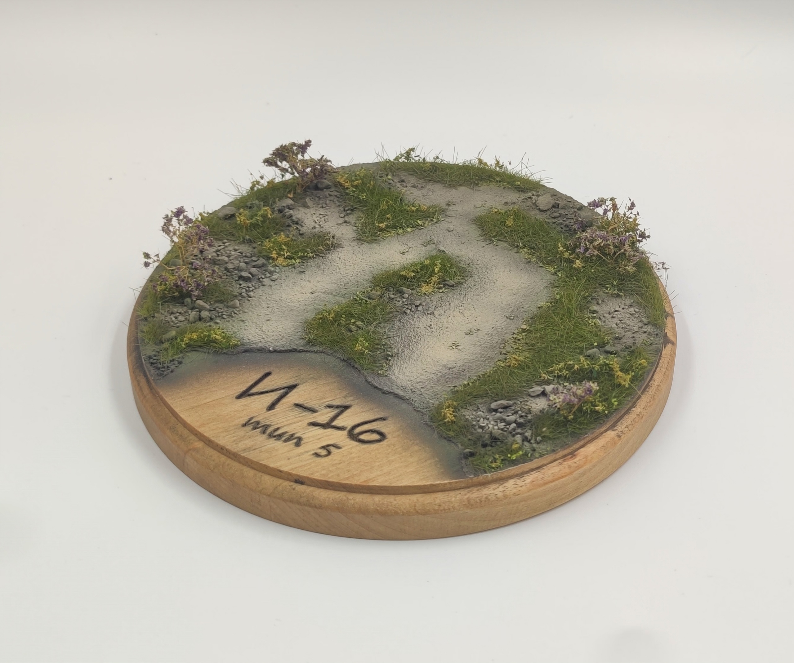 HE-48019 Подставка Летная стоянка на деревянной основе  диаметр  20см