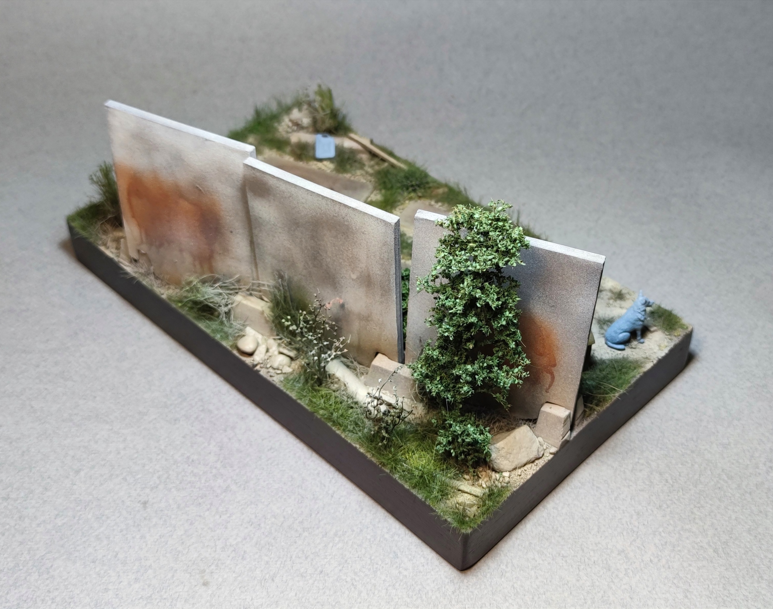 AM35691 Подставка авторская "Под охраной" Размер 15*25 Овчарка, канистры и мусорные мешки в комплекте