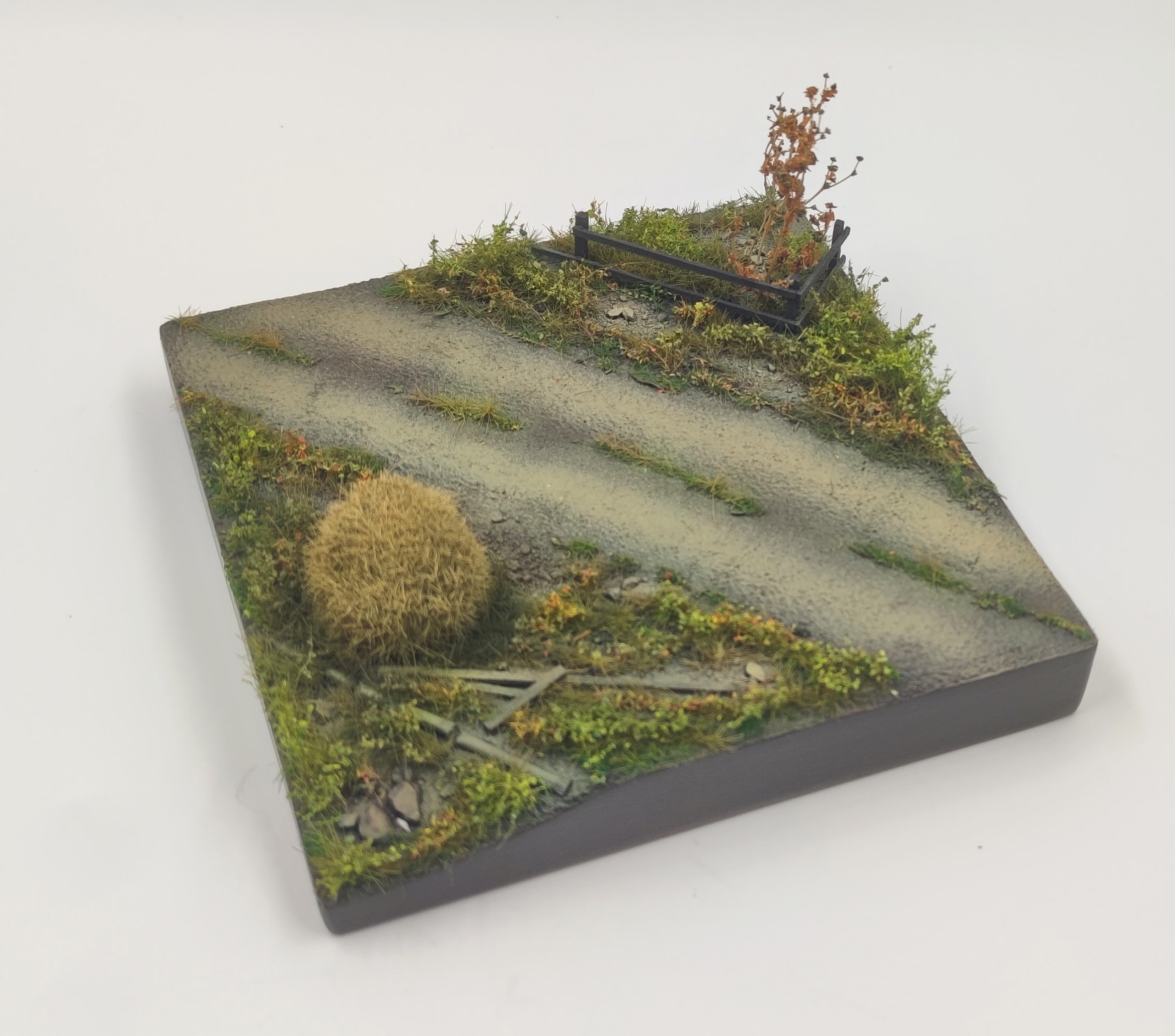 HE-72089 Подставка деревушка Размер 15*15см