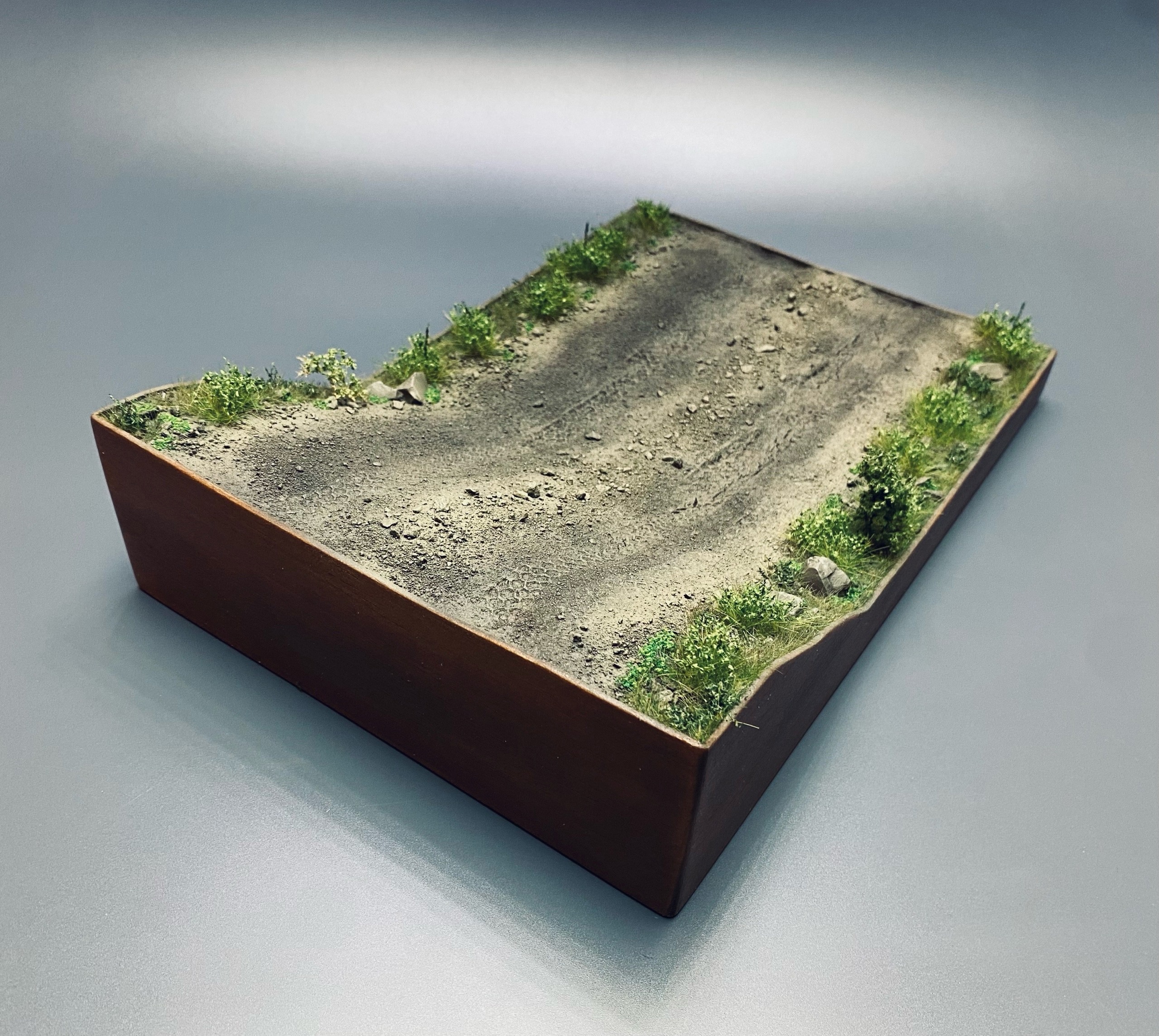 AM35754 Авторская подставка На учениях. Размер 20 на 30см.