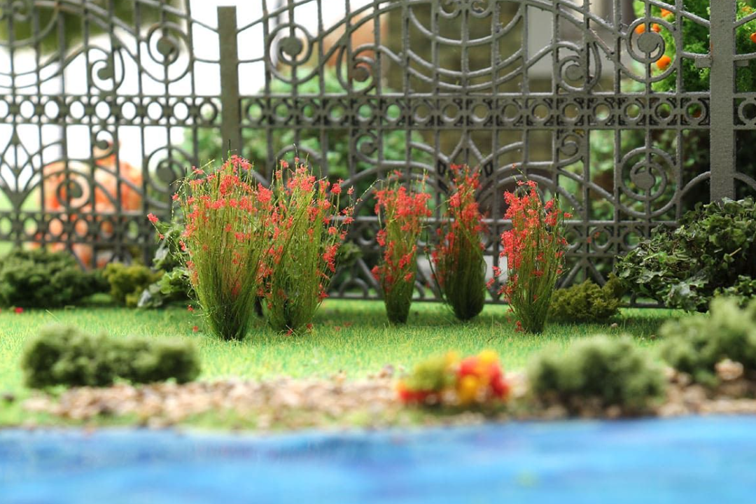 004pcv002 Цветущ. растения д/диорамы. Красные. 2,5-3см. 5шт.