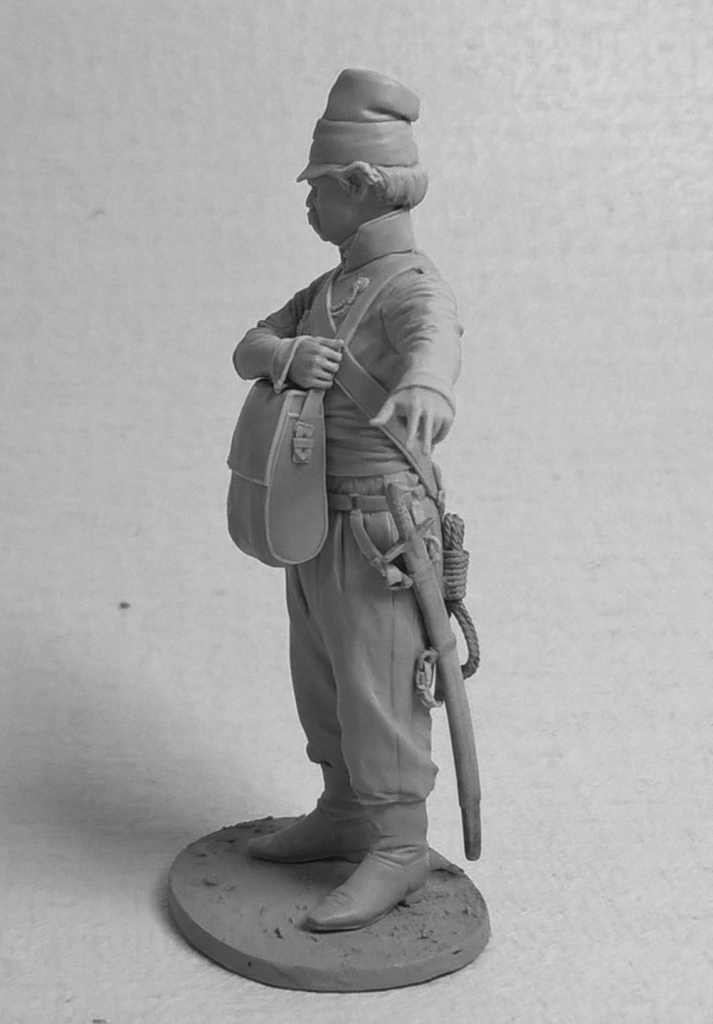 CHM-54339. Канонир (№2) орудийного расчета 6-фунтовой пушки конно-артиллерийских рот Донского казачьего войска, Россия 1809-16 гг. 54 мм. Материал - смола. Chronos Miniatures