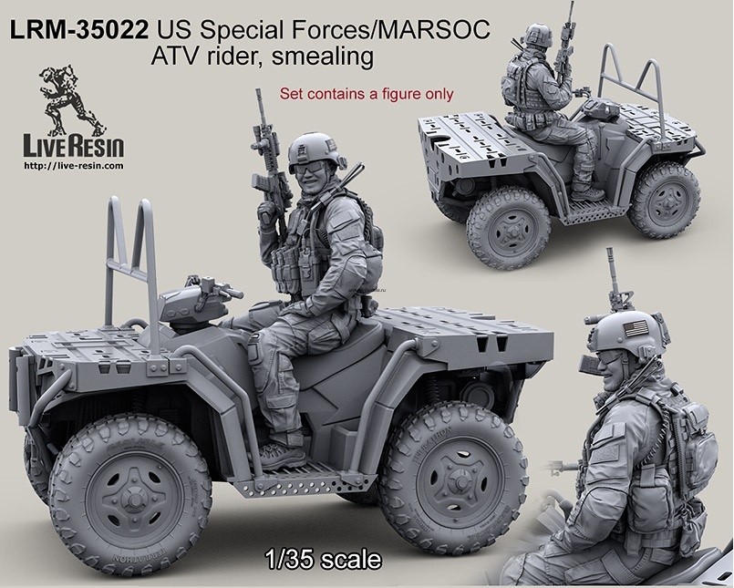 LRM35022 Боец Сил Специального Назначения США или МАРСОК США управляющий квадроциклом, улыбающийся LRM35022 Боец Сил Специального Назначения США или МАРСОК США управляющий квадроциклом, улыбающийся