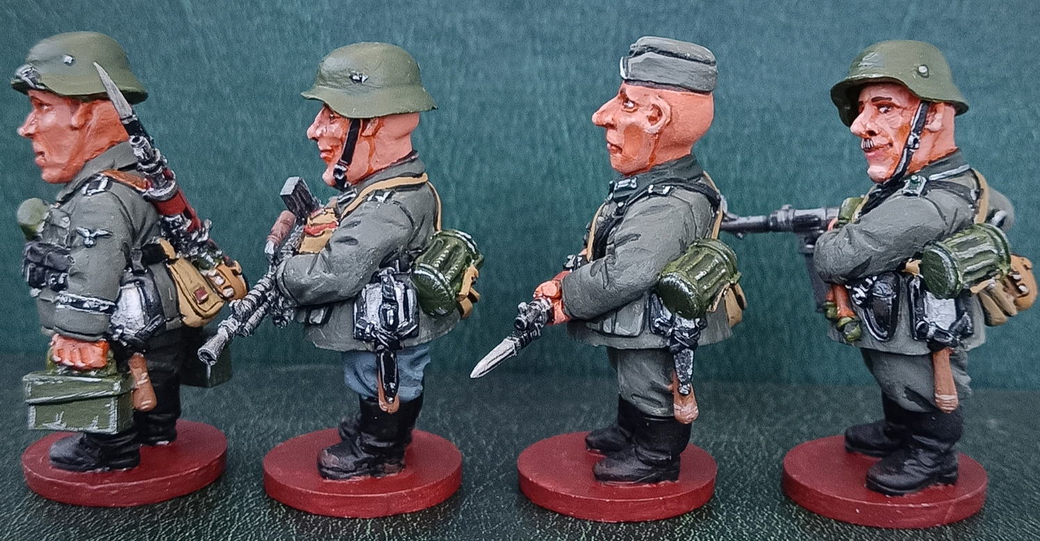 CHM-50.20. Шаржевая миниатюра. WW2: Германская Армия (Вермахт №1). В комплекте 4 фигуры. 50 мм. Материал - смола. Chronos Miniatures