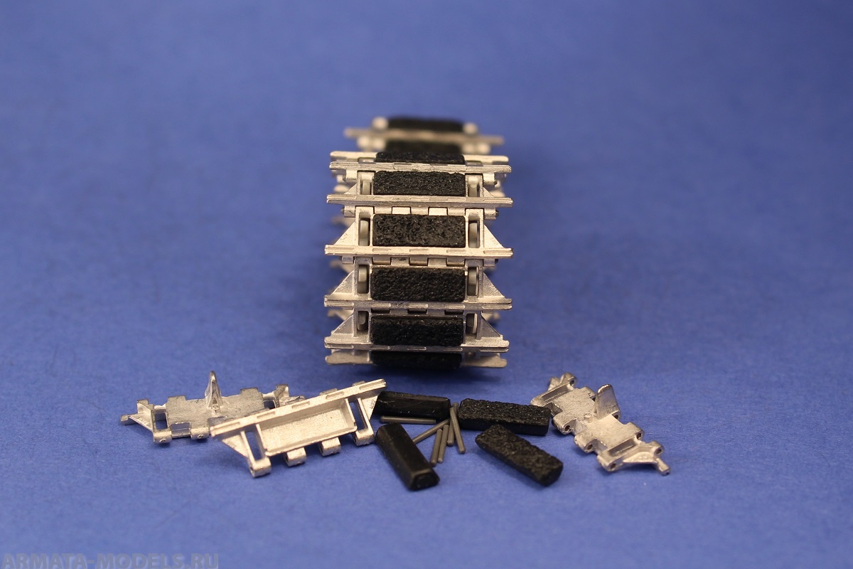 MTL-35080 Tracks for Chiftain, worn out/destructed MTL-35080 Tracks for Chiftain, worn out/destructed