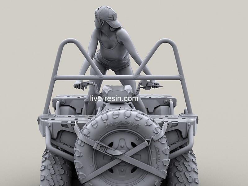 LRM35034 Девушка на квадроцикле в бейсболке оглядывающаяся назад  (рекомендуется с моделью квадроцикла Live Resin LRE-35318)