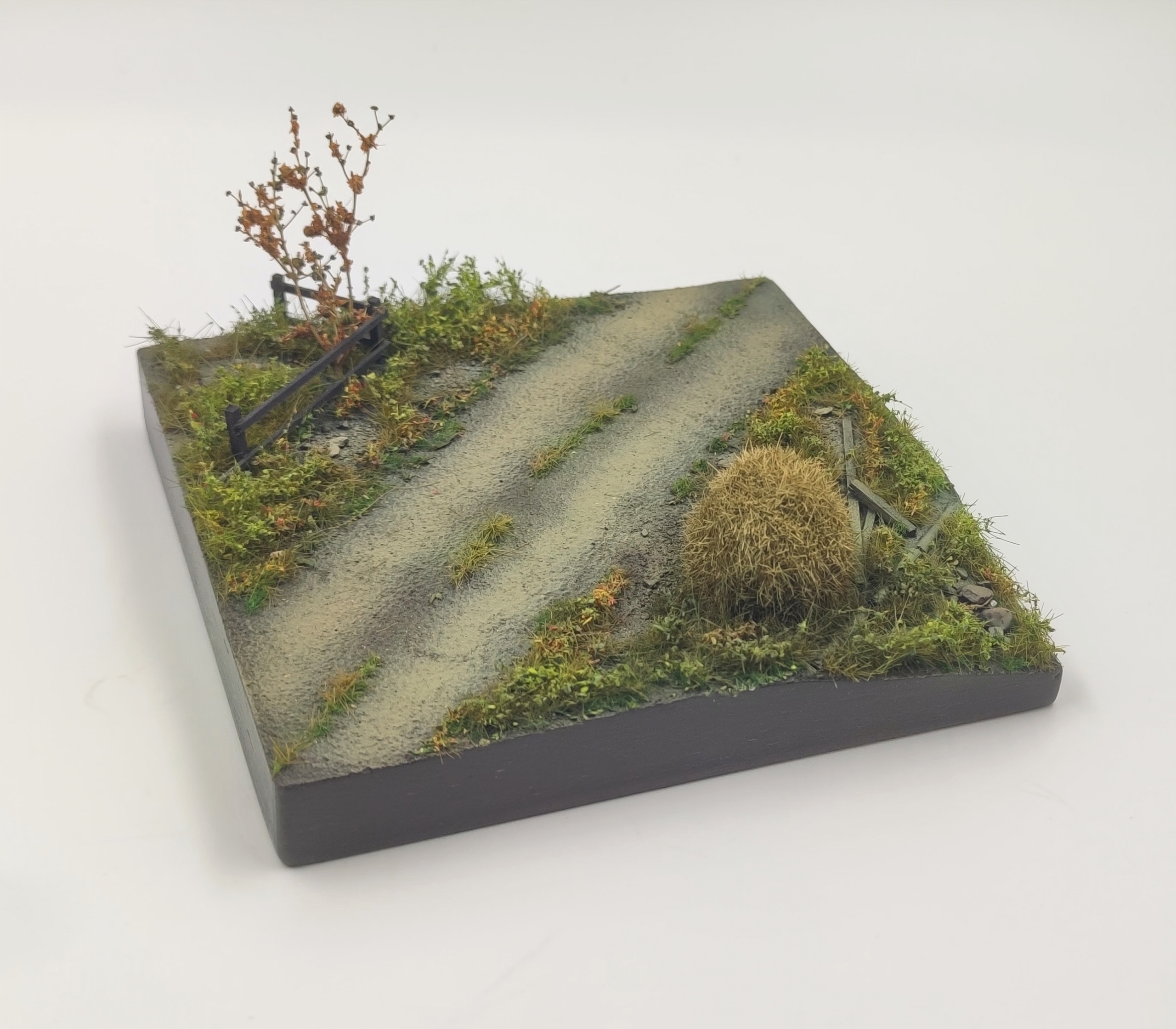 HE-72089 Подставка деревушка Размер 15*15см