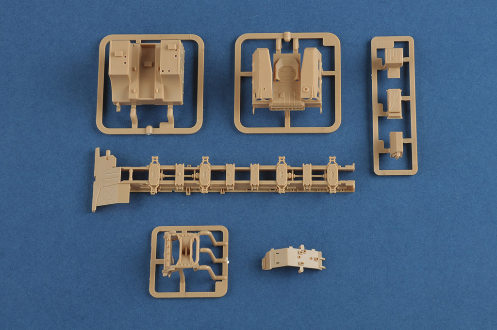 82939HB Сборная модель Советская пусковая установка с ракетой Р17 ракетного комплекса 9К72 'Эльбрус' Hobby Boss