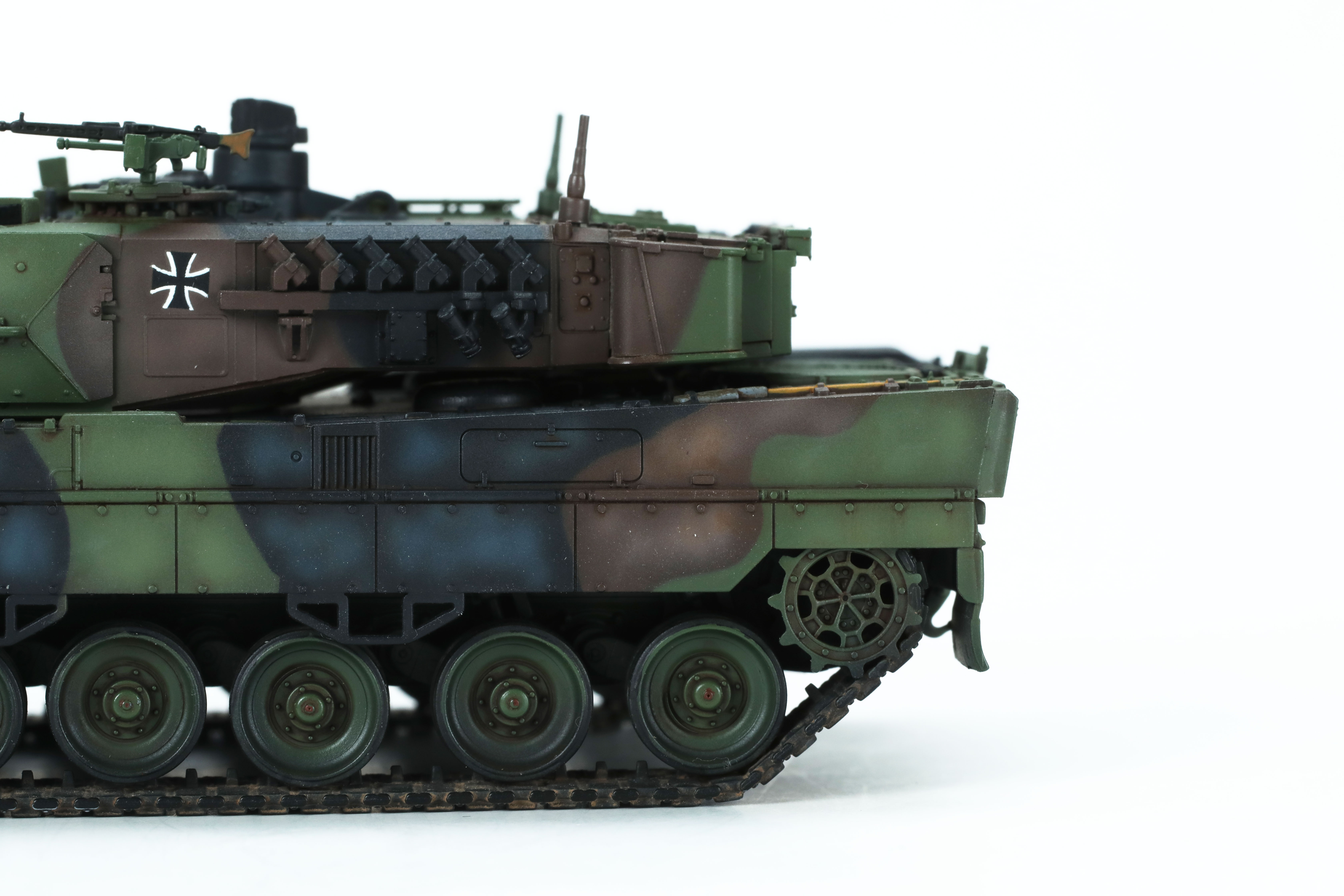 72-002 Сборная модель Немецкий основной боевой танк Leopard 2 A7 Meng