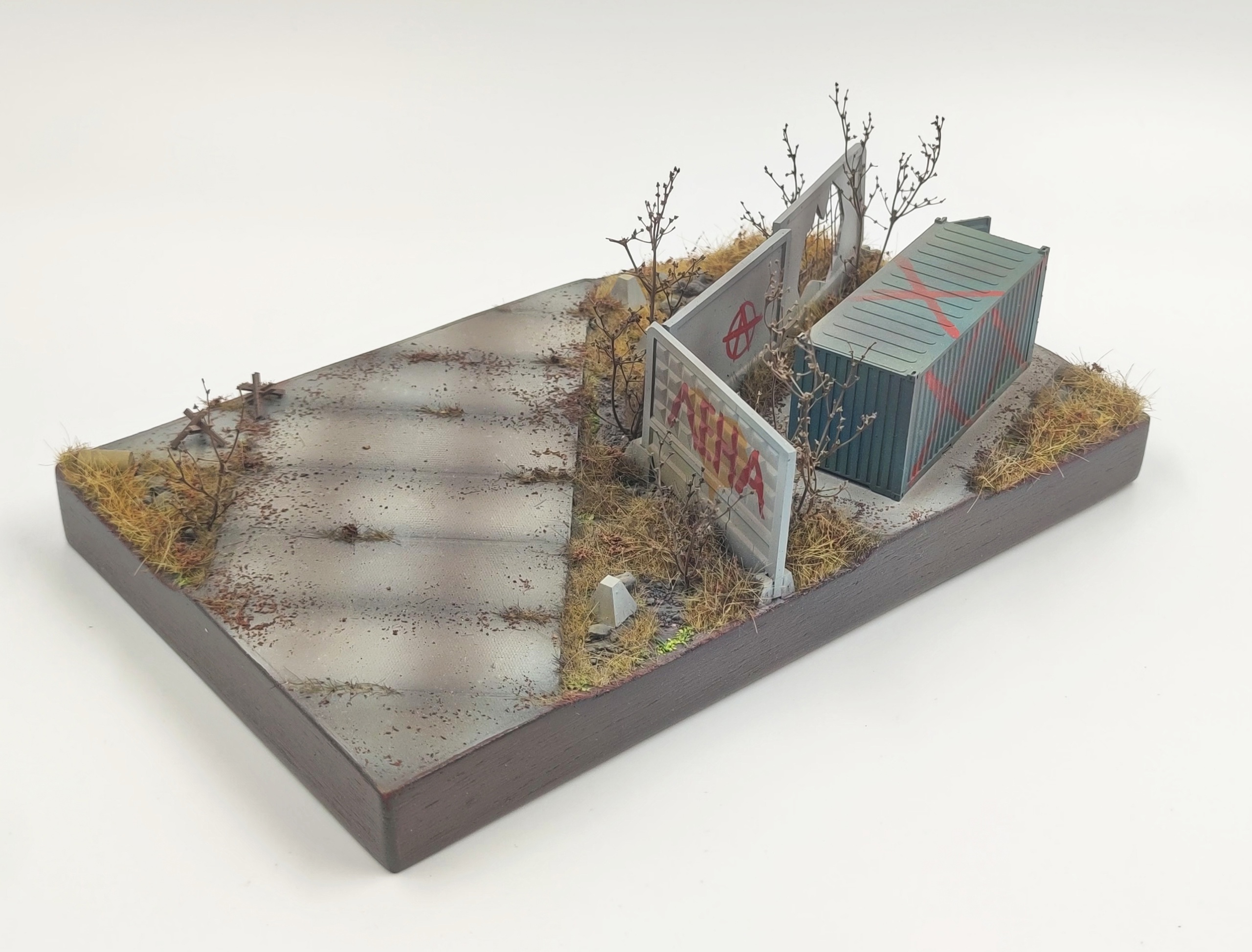 HE-72160 Подставка брошенная часть  (Аксессуары не окрашенные в комплекте) Размер 25*15*6