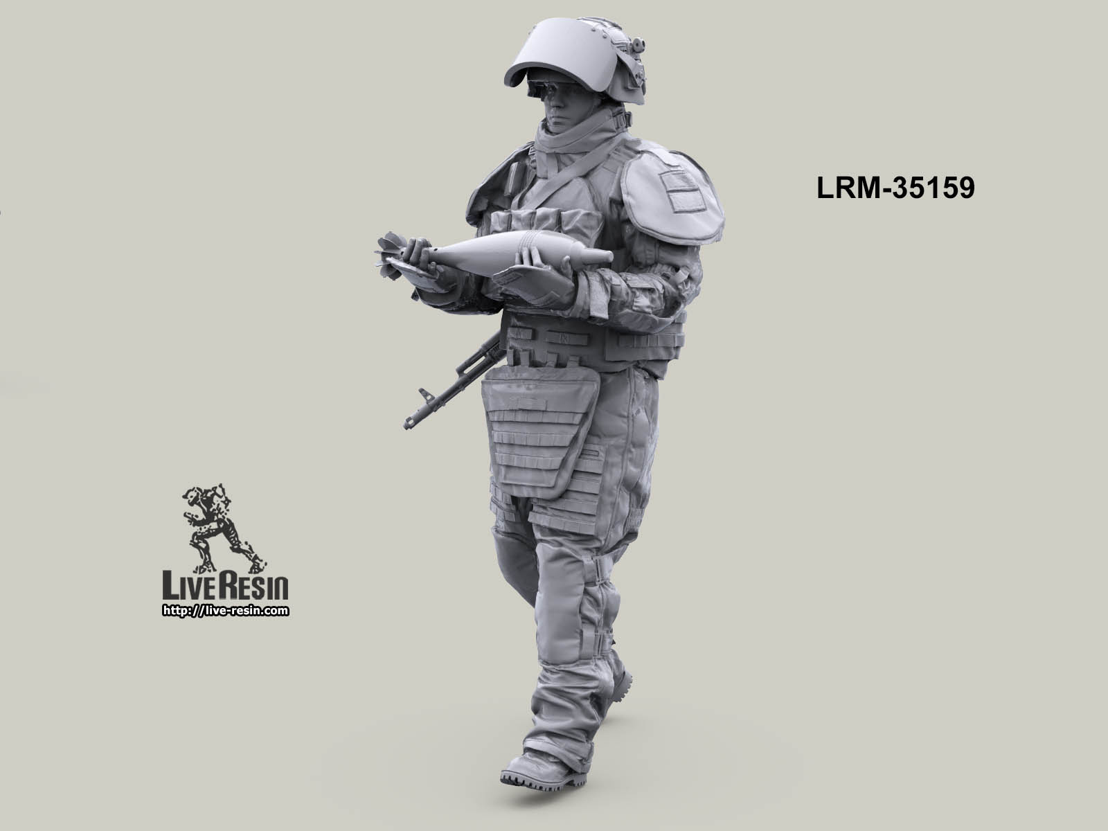 LRM35159 Современный Российский сапер в тяжелом костюме разминирования переносит  120 мм мину (Не для свободной продажи) Live Resin