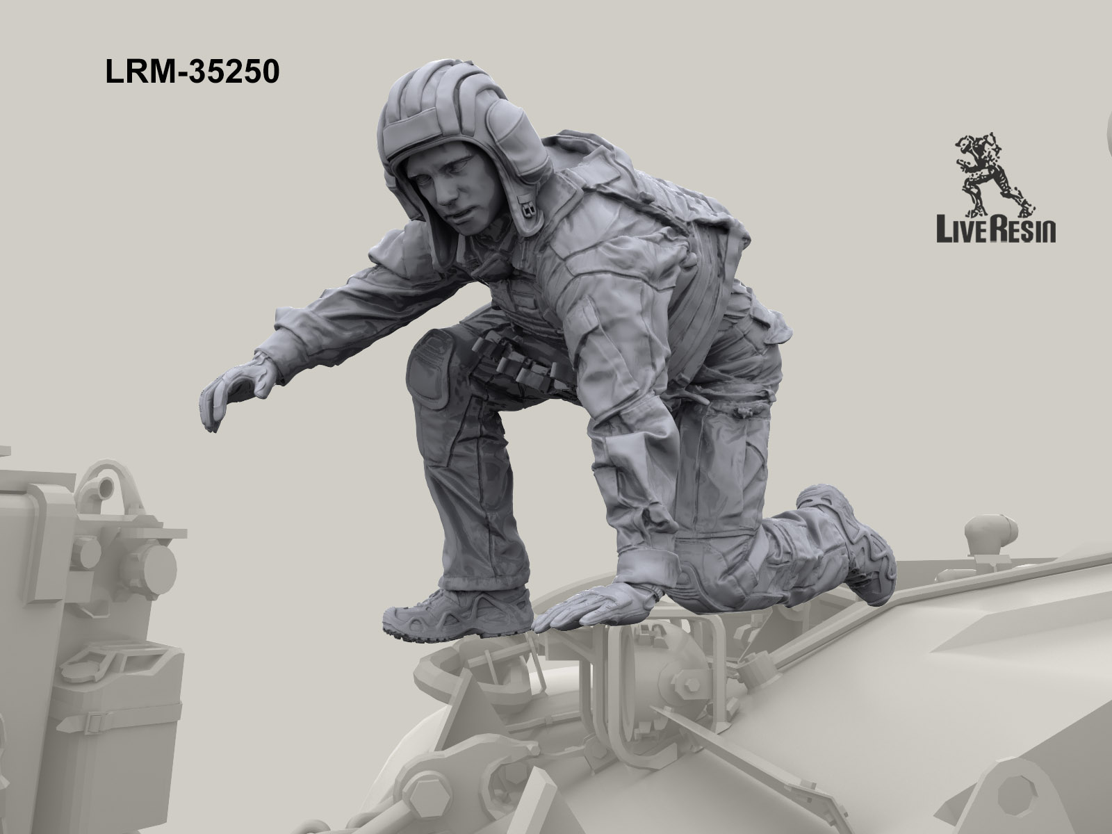 LRM35250 Современный Российский танкист - спускается с танка (Не для свободной продажи) 