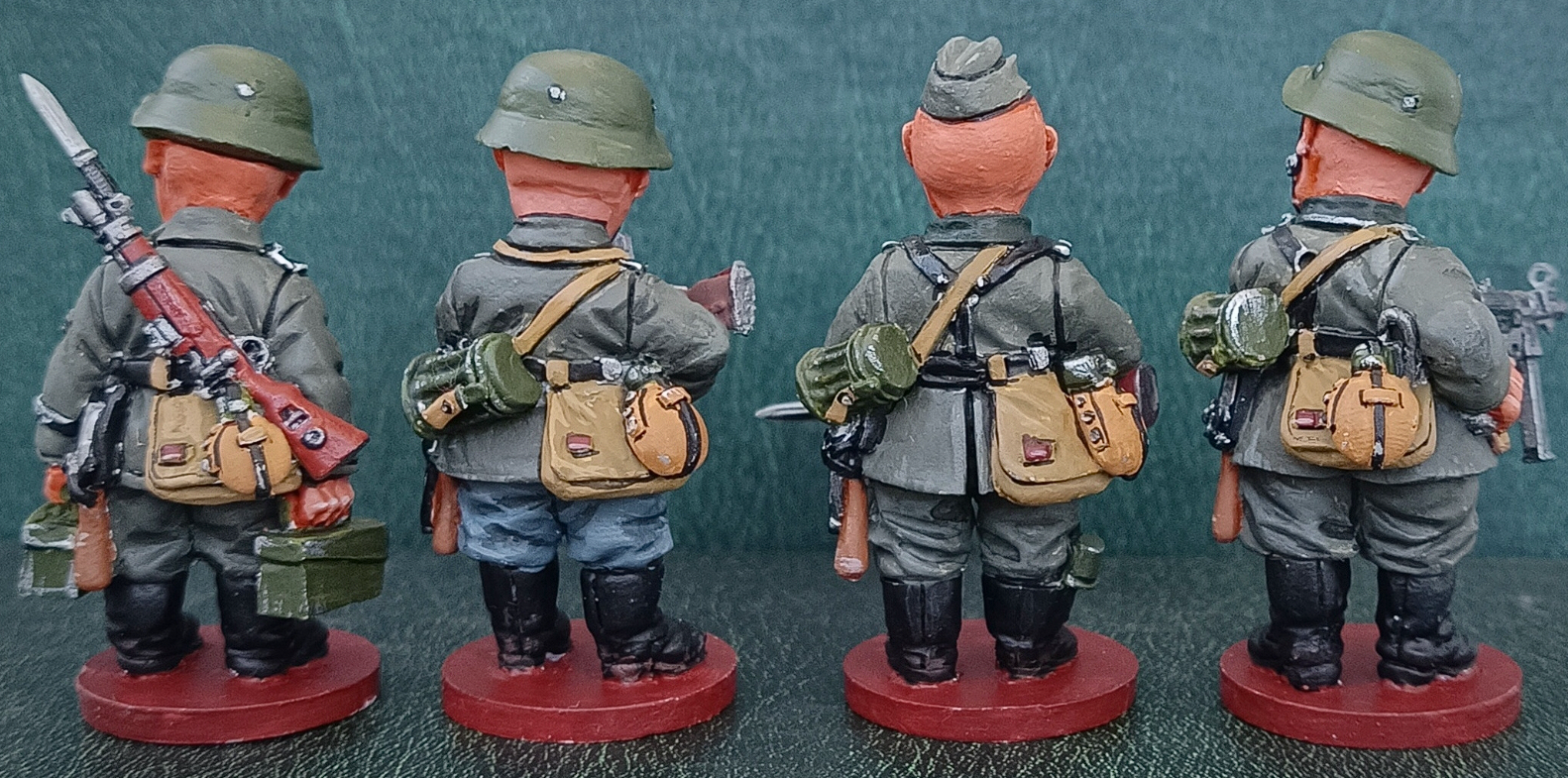 CHM-50.20. Шаржевая миниатюра. WW2: Германская Армия (Вермахт №1). В комплекте 4 фигуры. 50 мм. Материал - смола. Chronos Miniatures