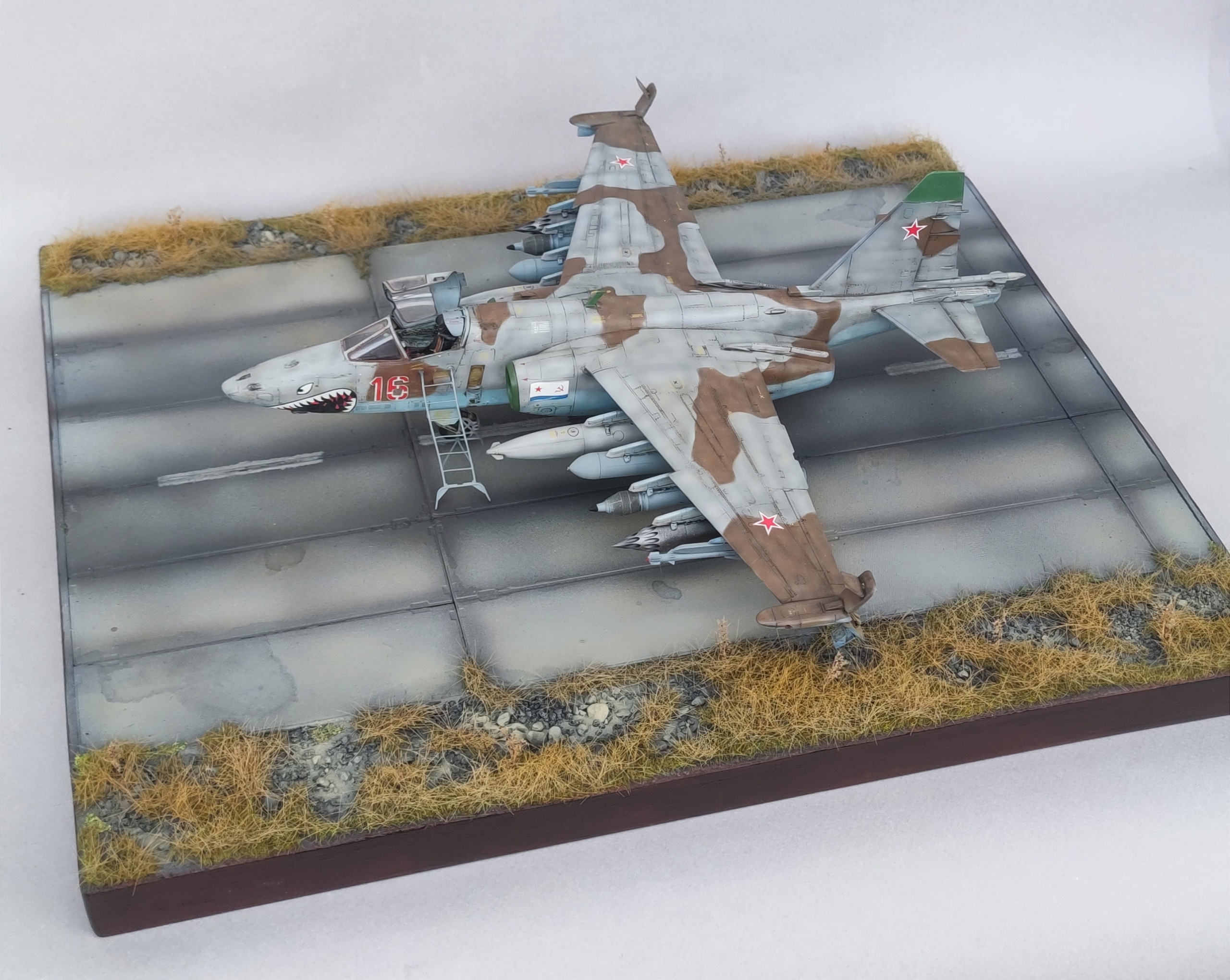 HE-48012 Подставка Полоса взлёта (Не для свободной продажи)