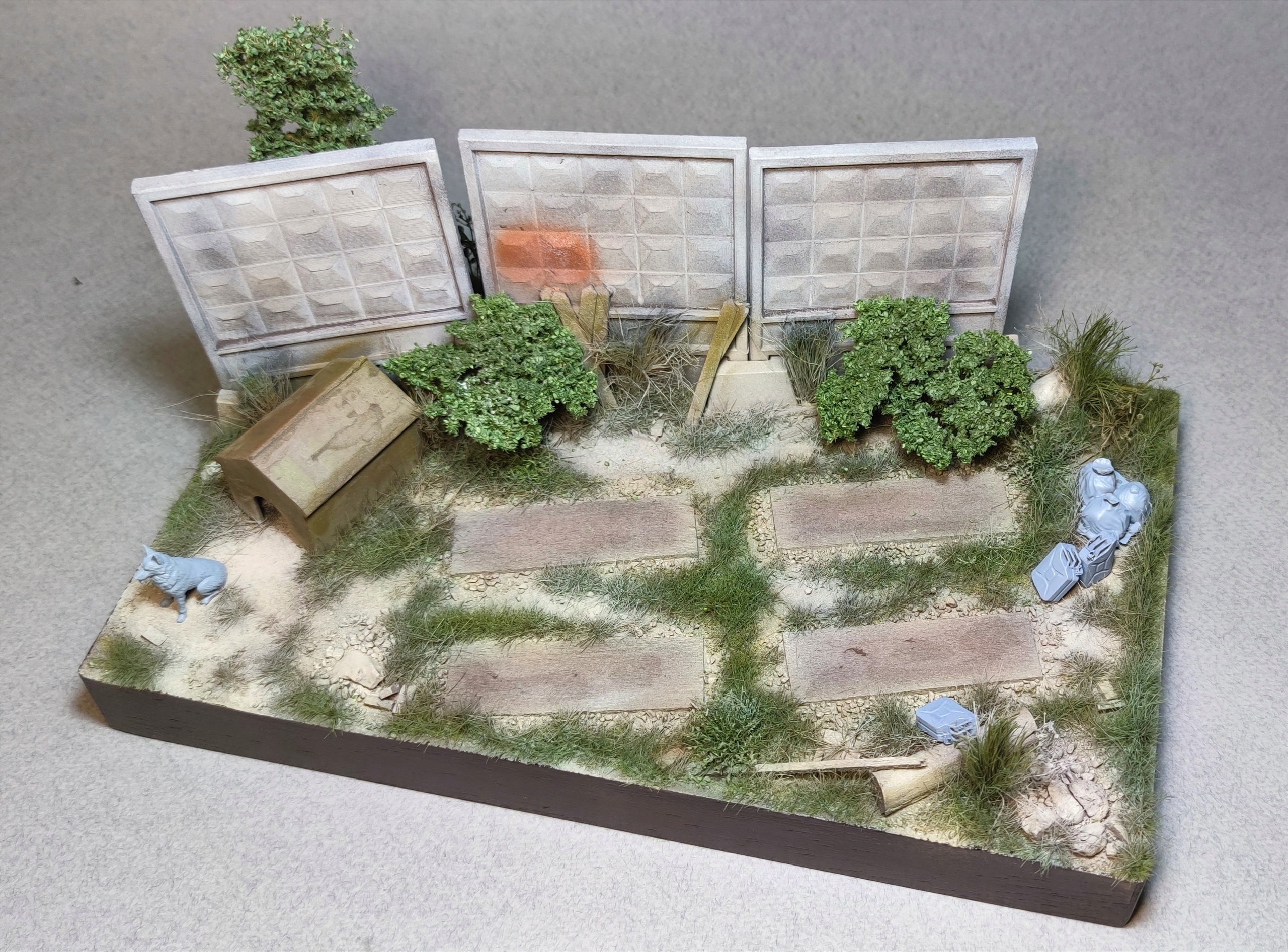 AM35691 Подставка авторская "Под охраной" Размер 15*25 Овчарка, канистры и мусорные мешки в комплекте