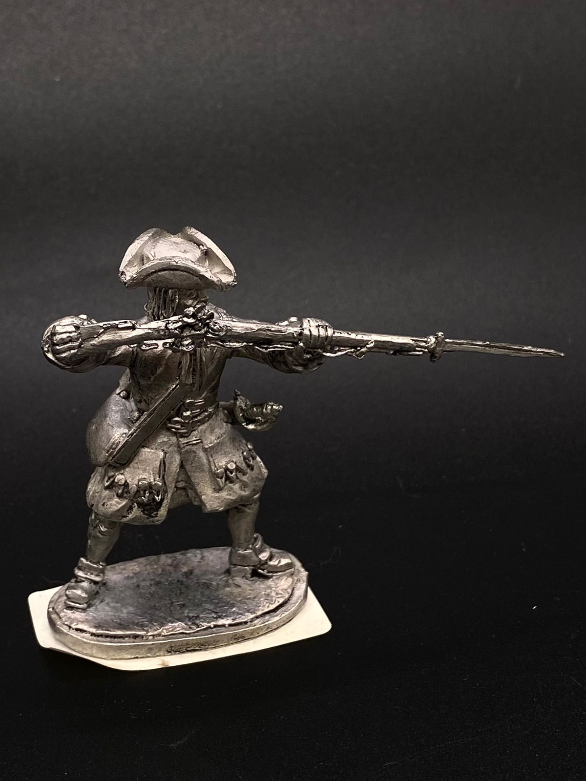 4208ТБ ВИМ, пехота русской армии Петра 1, мушкетер бьющий ружьем со штыком стоя Три Богатыря